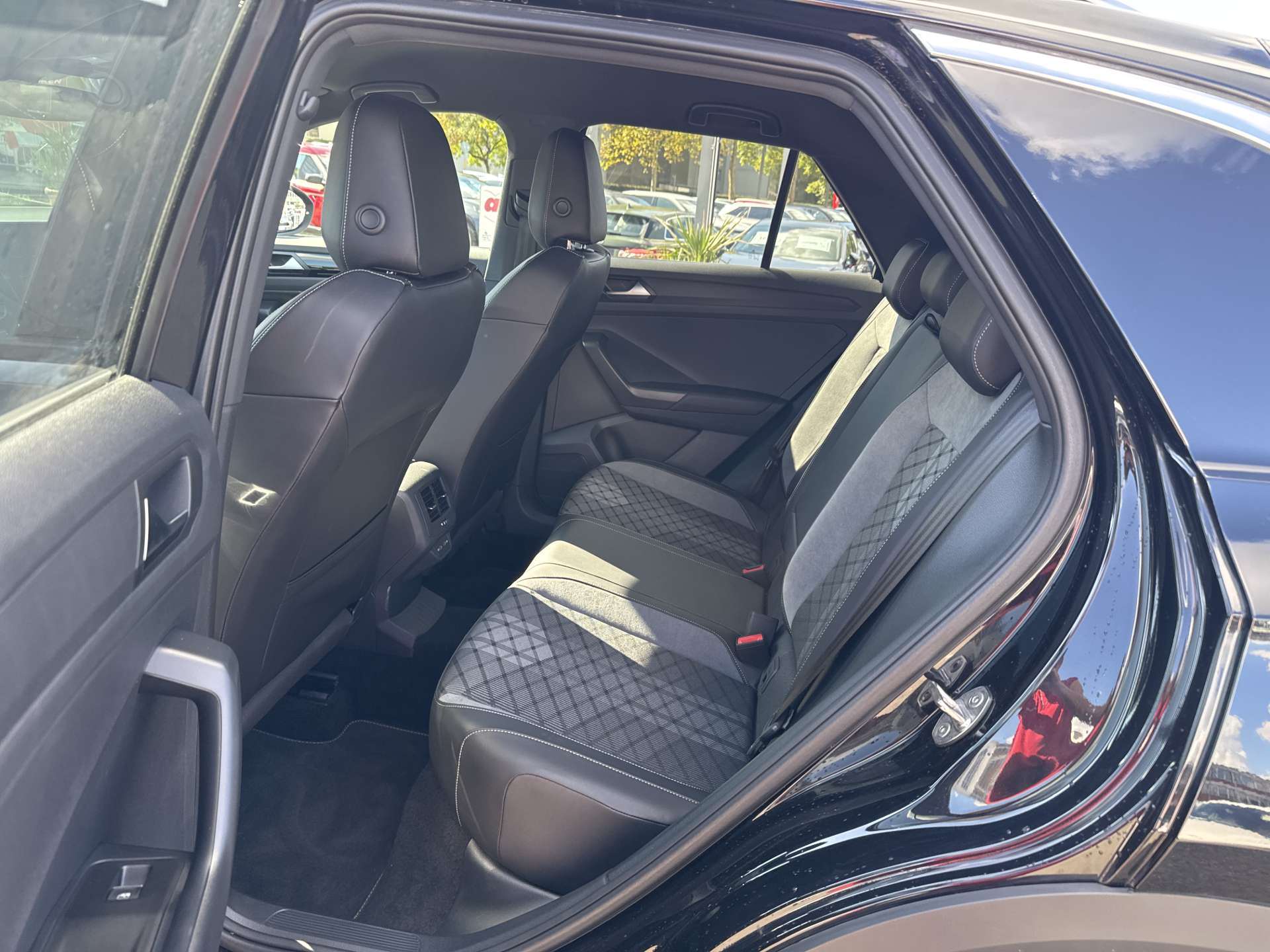 VW T-Roc 1.5 TSi EVO R-Line DSG-Automat-image-6