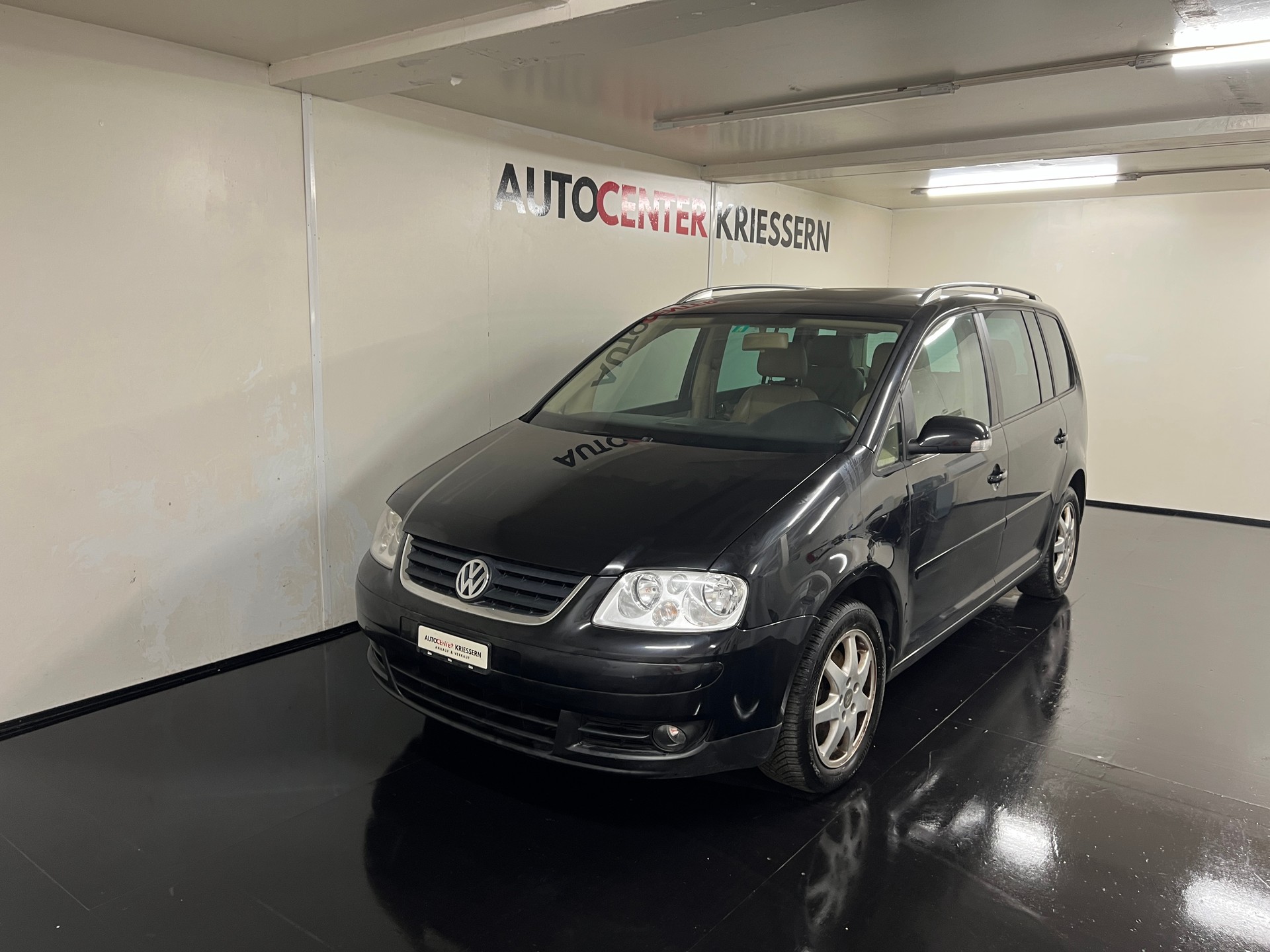 VW Touran 2.0 FSI Highline-image-1