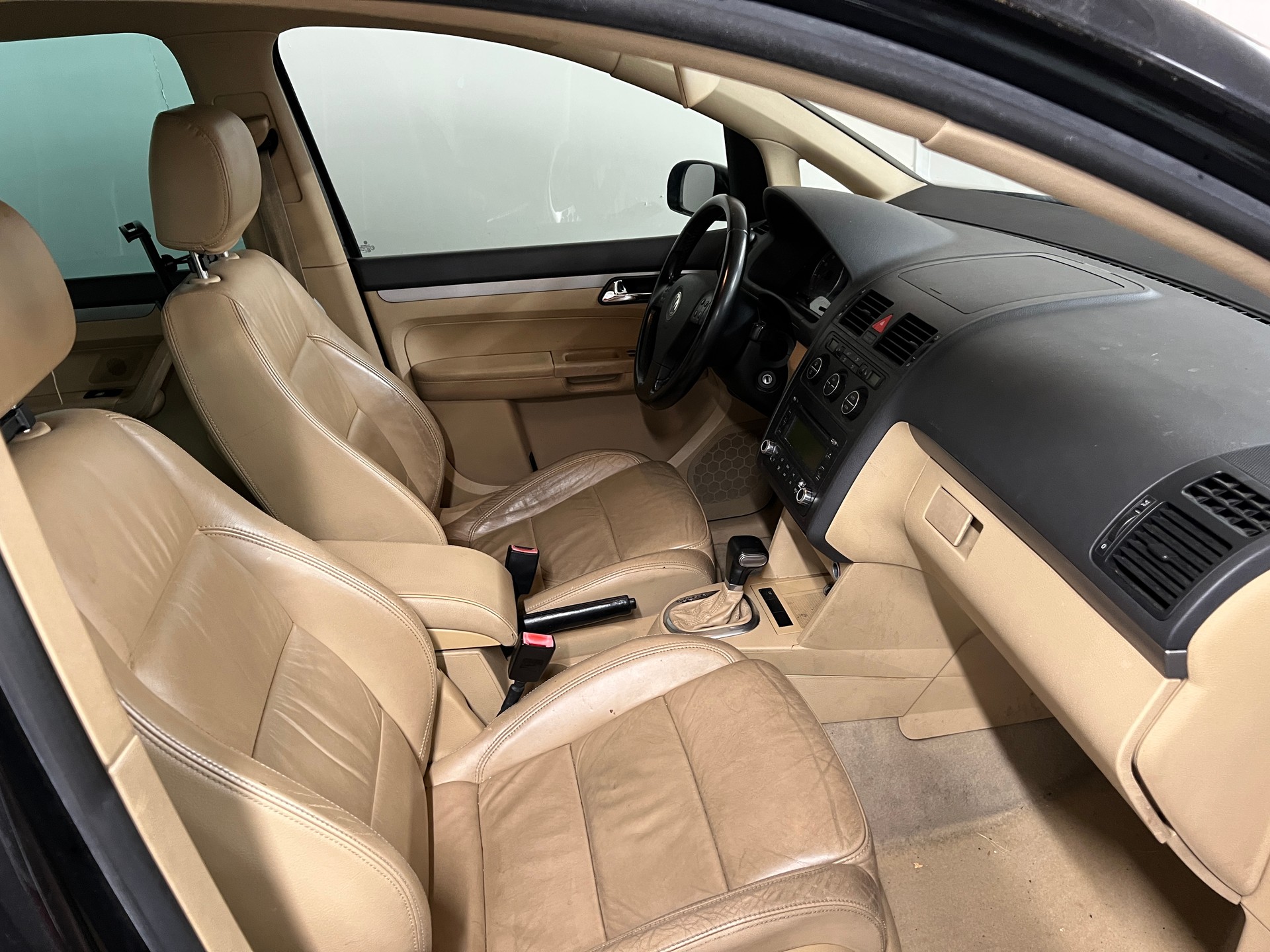 VW Touran 2.0 FSI Highline-image-8