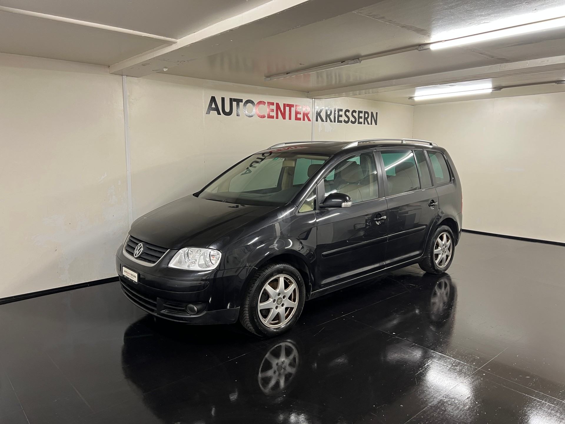 VW Touran 2.0 FSI Highline-image-0