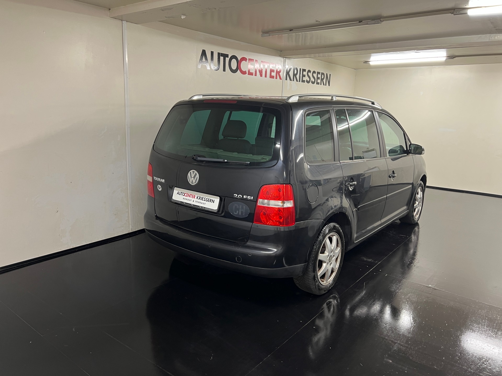 VW Touran 2.0 FSI Highline-image-5
