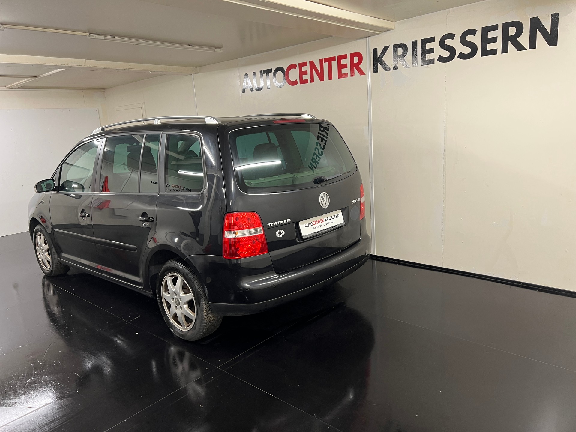 VW Touran 2.0 FSI Highline-image-6