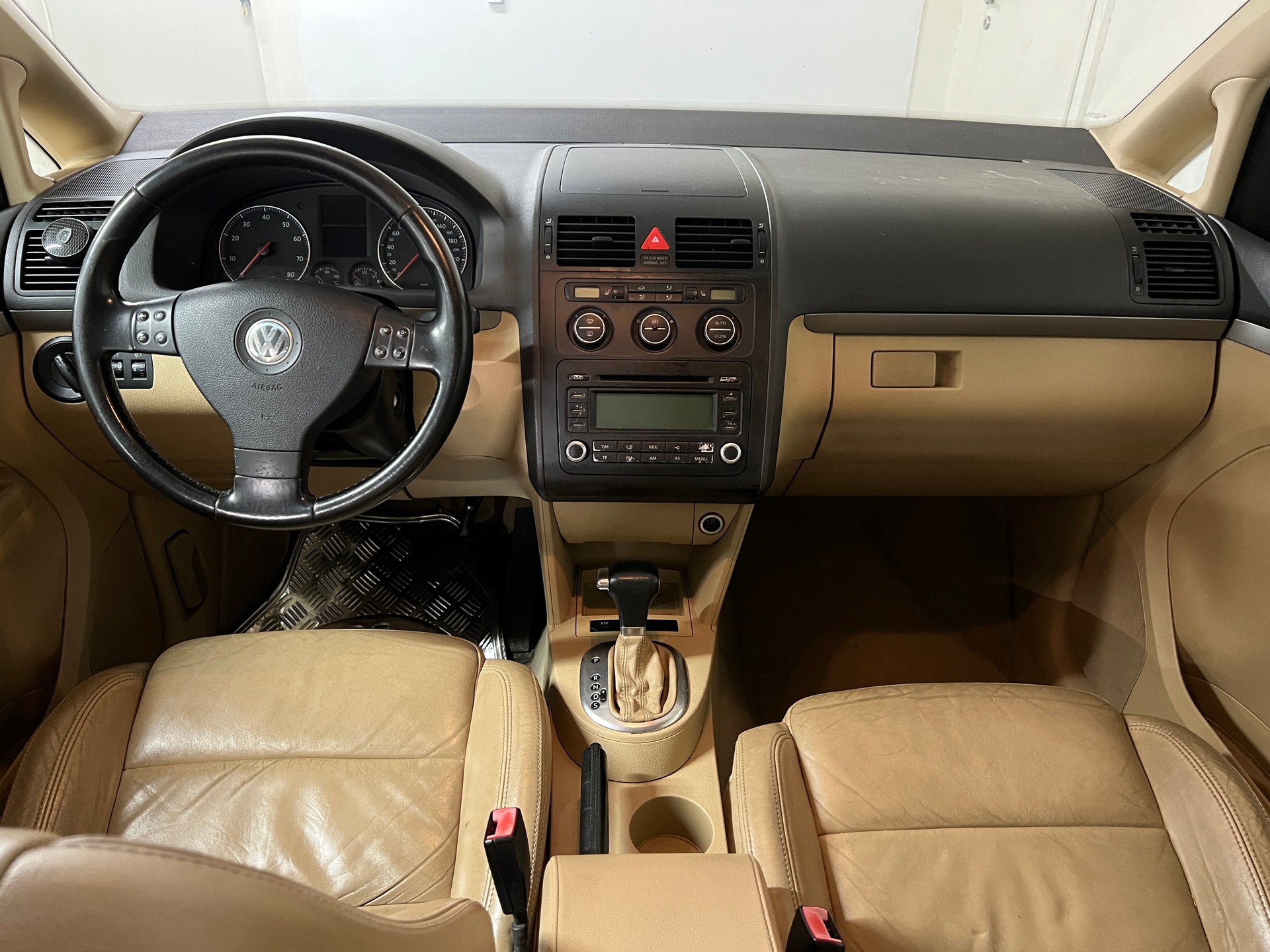 VW Touran 2.0 FSI Highline-image-10