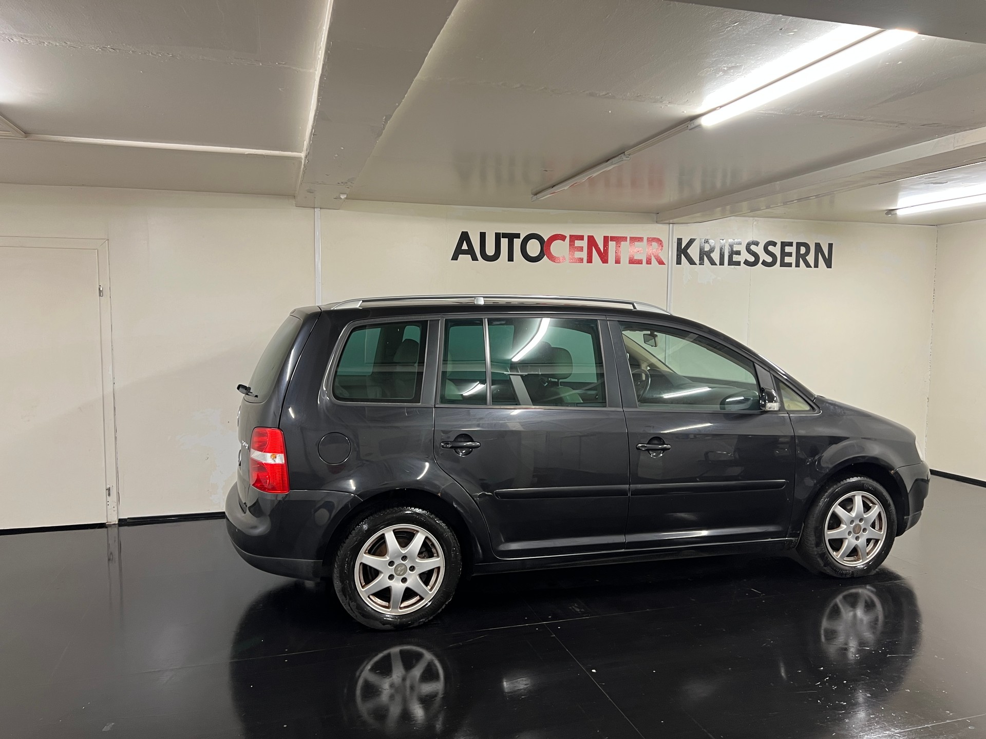VW Touran 2.0 FSI Highline-image-3