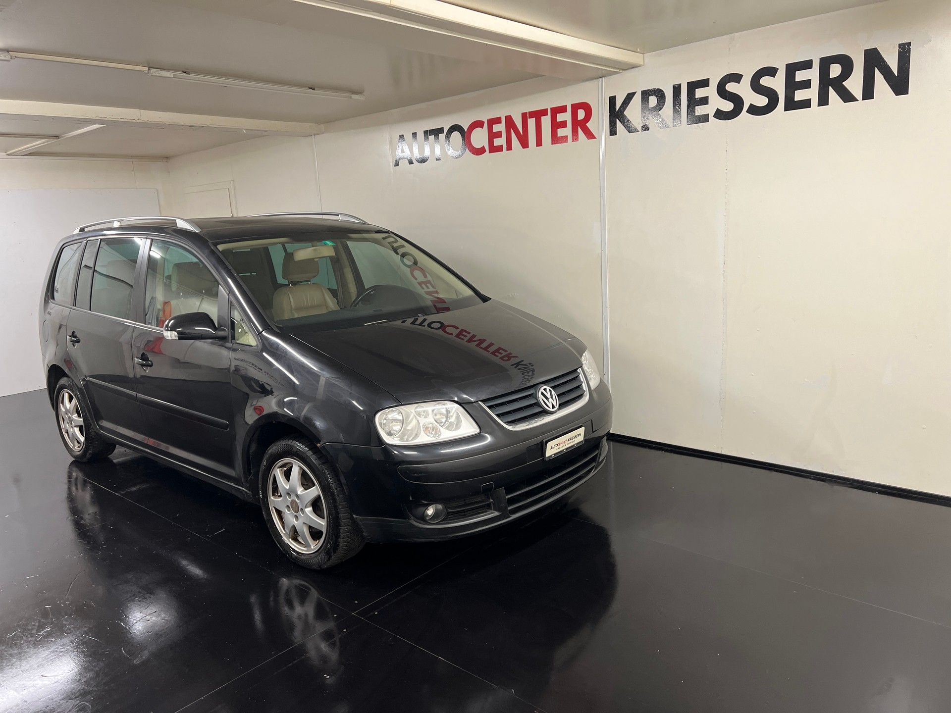 VW Touran 2.0 FSI Highline-image-2