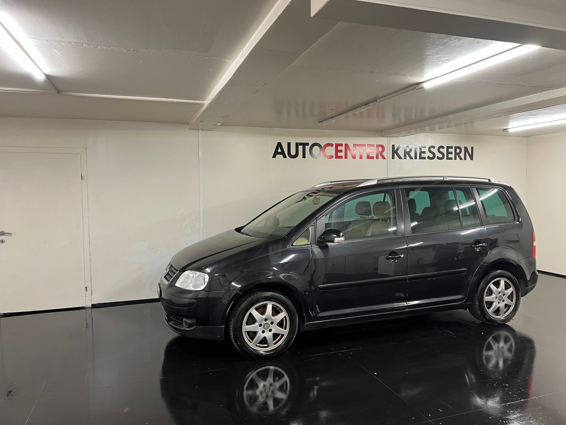 VW Touran 2.0 FSI Highline-image-7