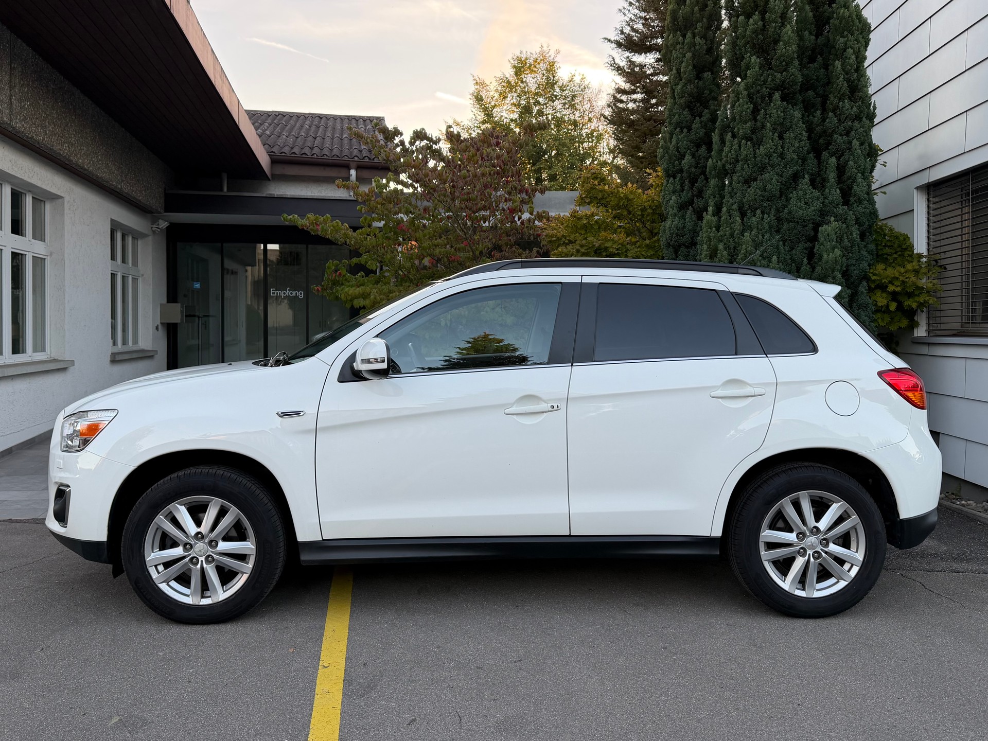 MITSUBISHI ASX 2.2 DID Navigator 4x4 4WD Automatic *Top-Zustand*ab MFK*Servicegepflegt*-image-4