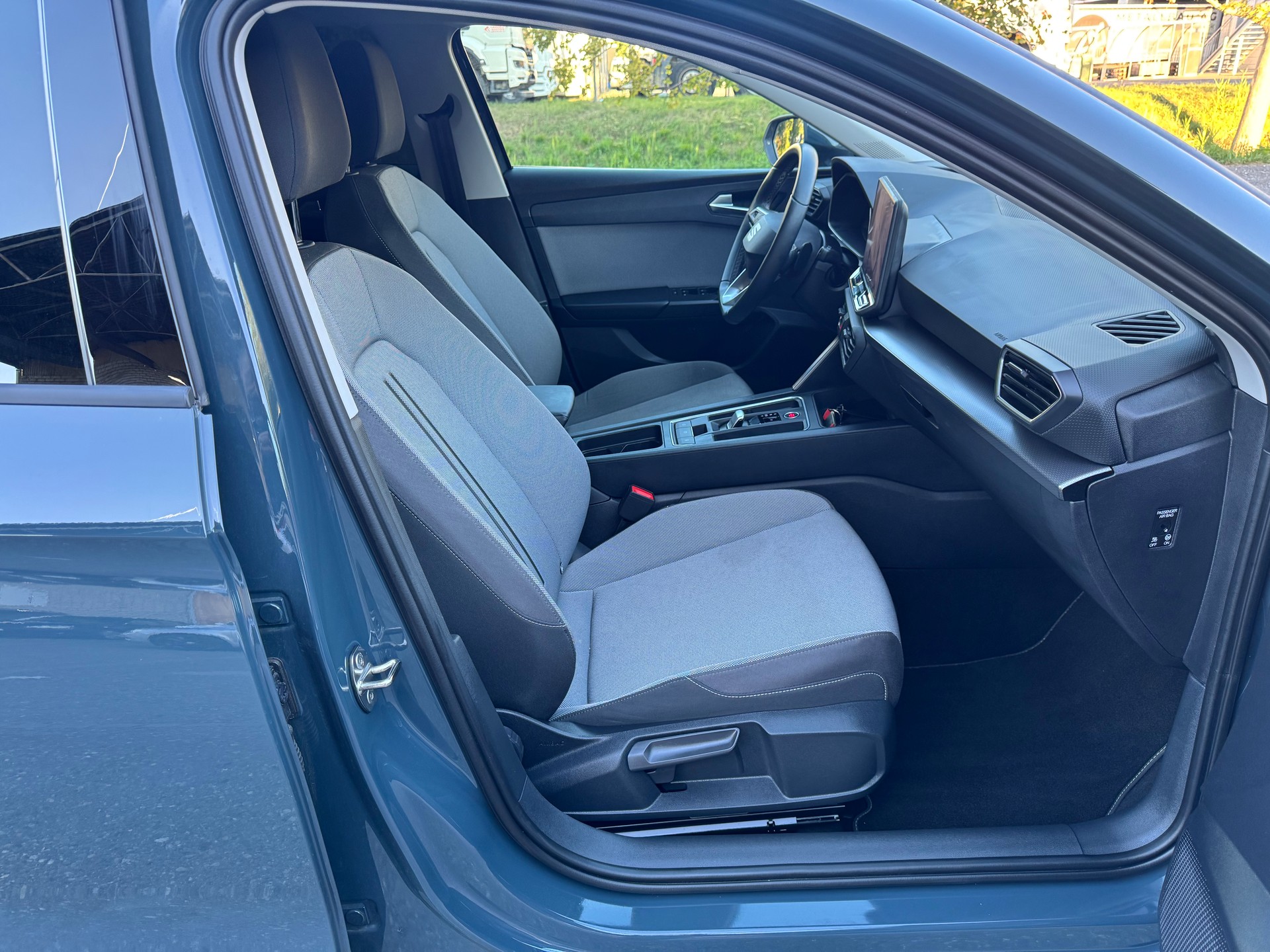 SEAT Leon 1.5 eTSI mHEV DSG Style-image-9