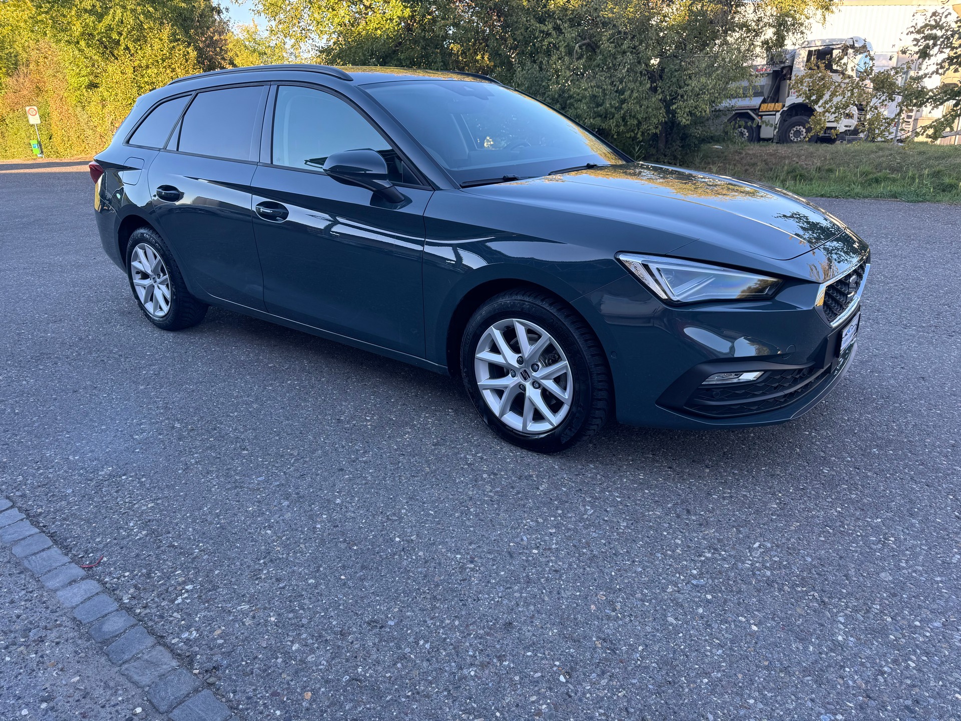 SEAT Leon 1.5 eTSI mHEV DSG Style-image-1