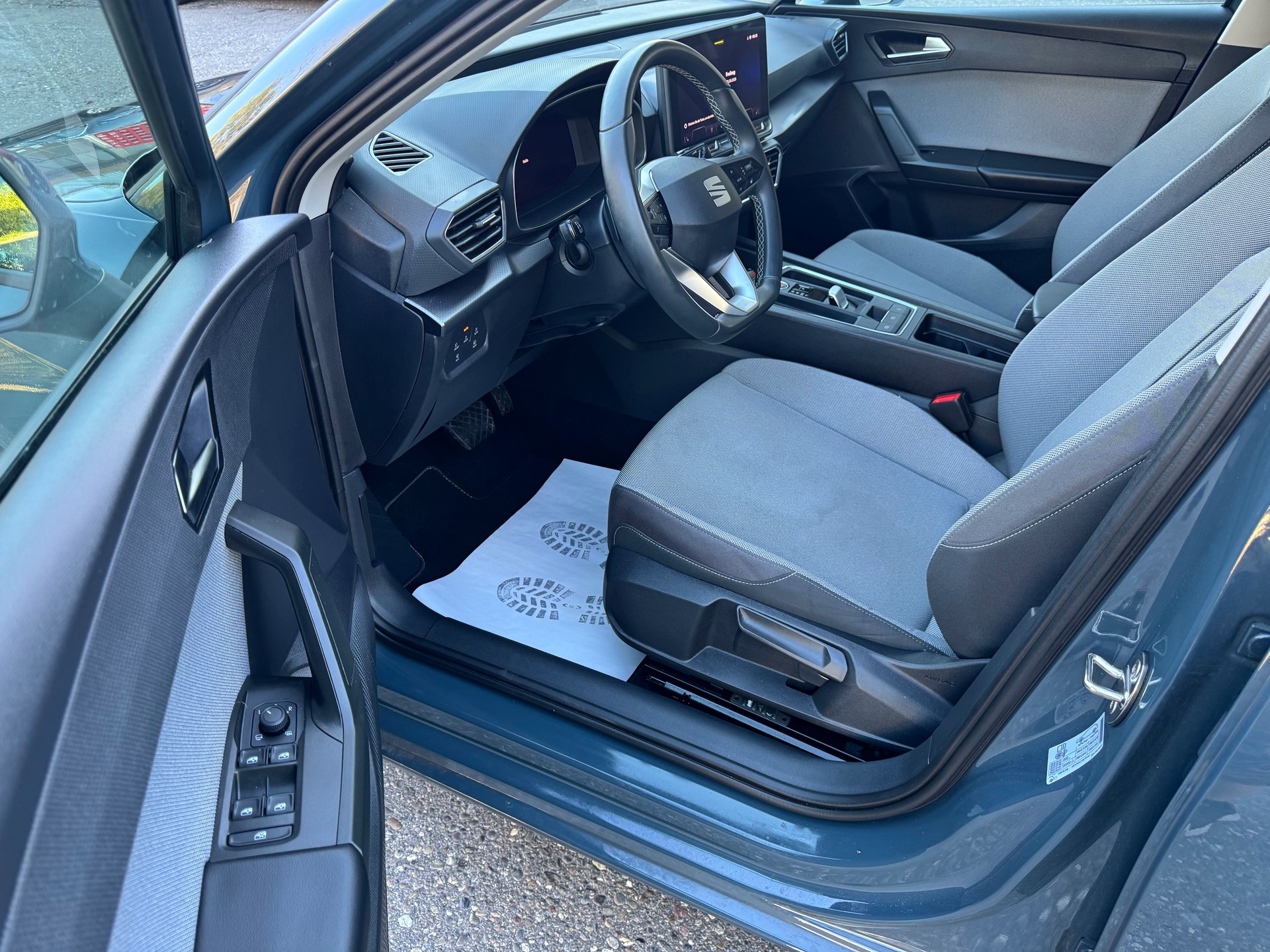 SEAT Leon 1.5 eTSI mHEV DSG Style-image-12