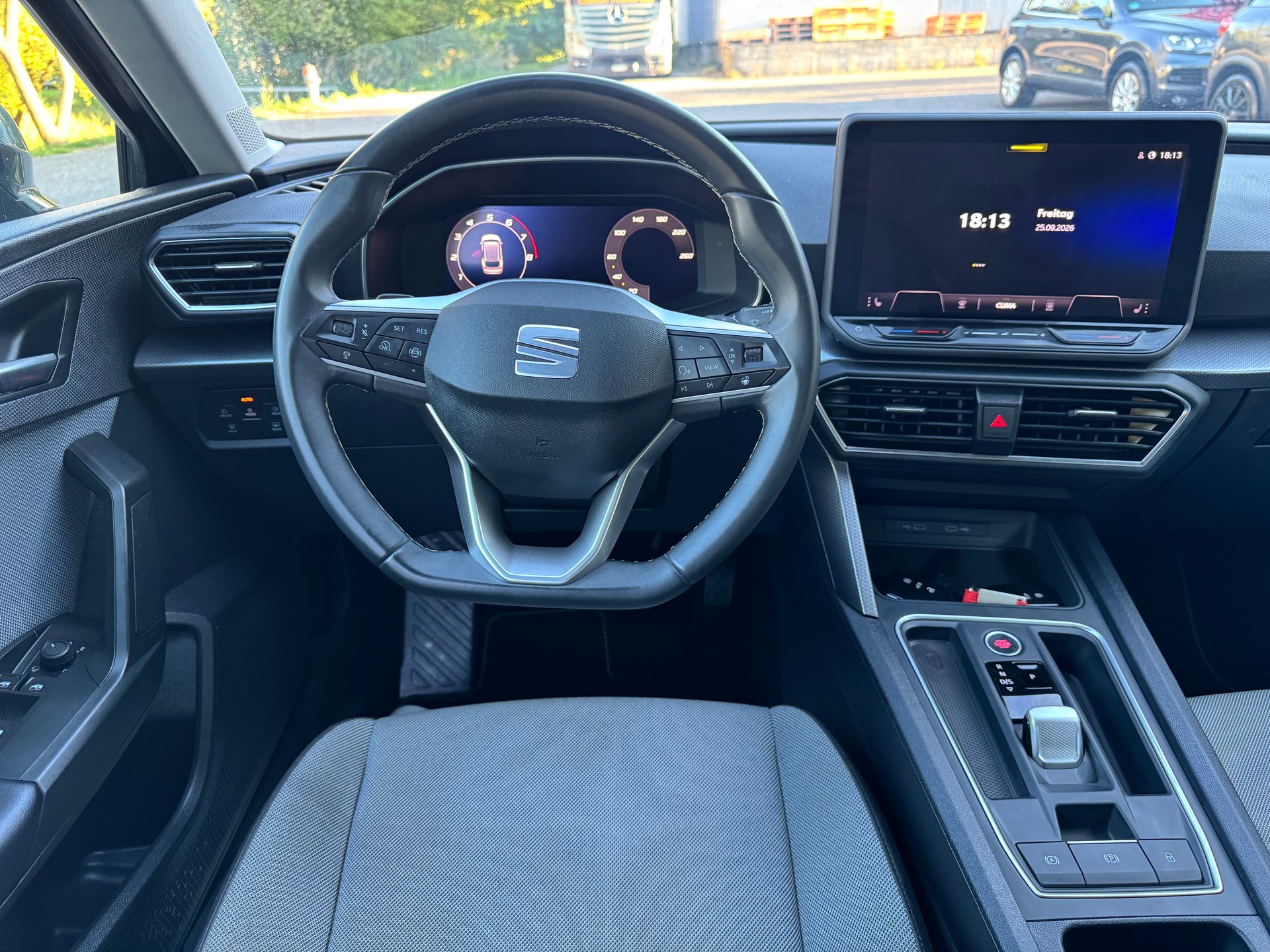 SEAT Leon 1.5 eTSI mHEV DSG Style-image-16