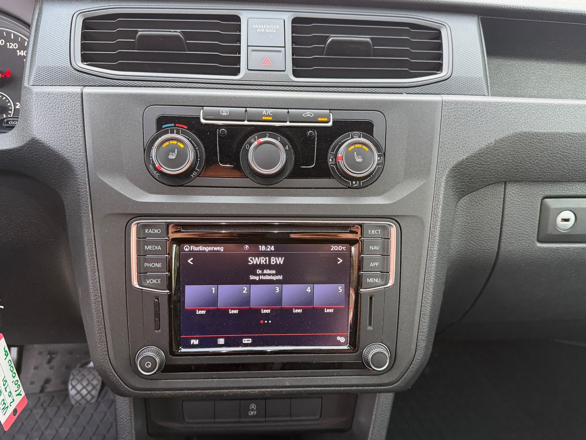 VW Caddy Maxi 2.0TDI BlueMotion Technology-image-11
