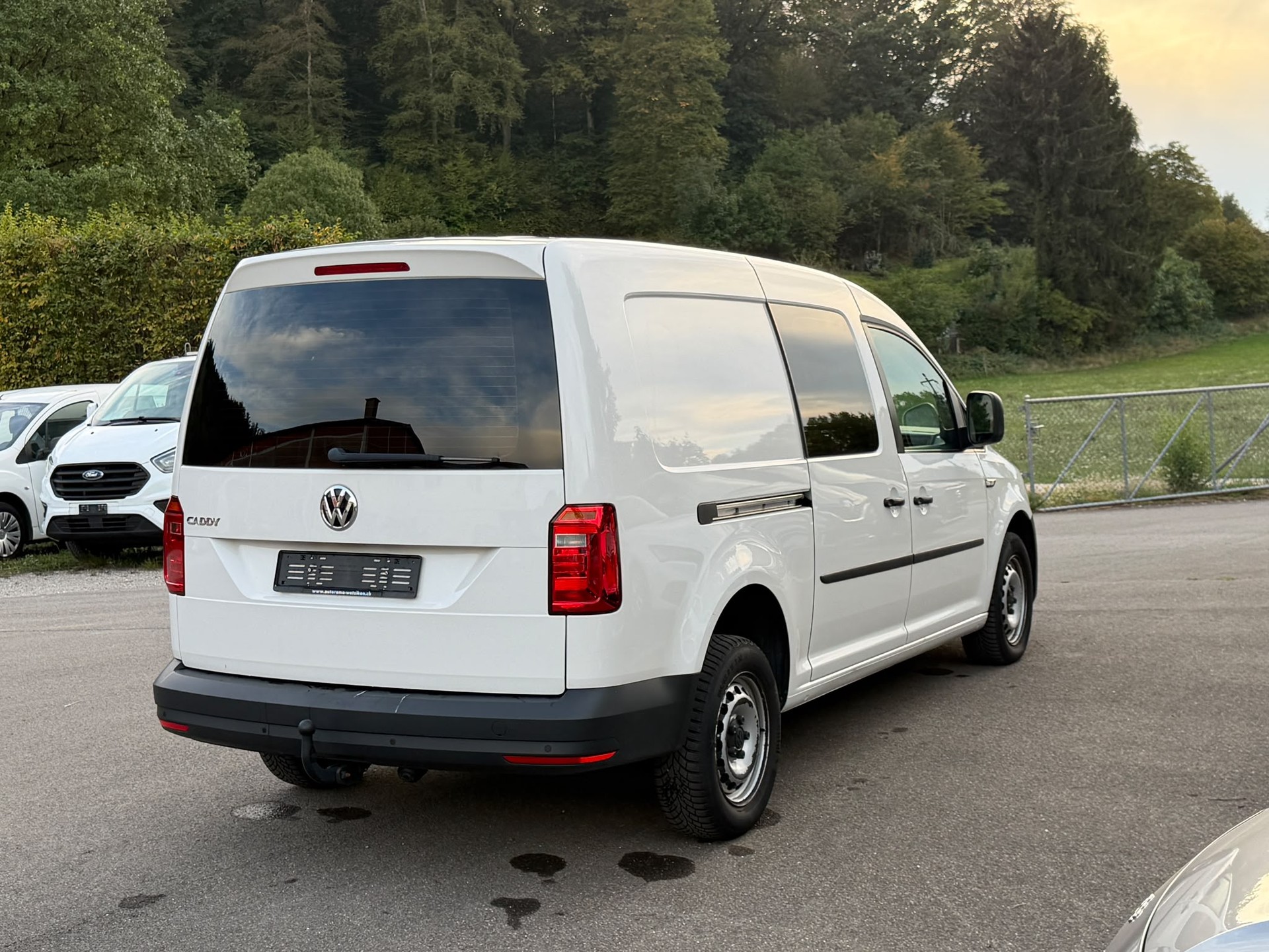 VW Caddy Maxi 2.0TDI BlueMotion Technology-image-6