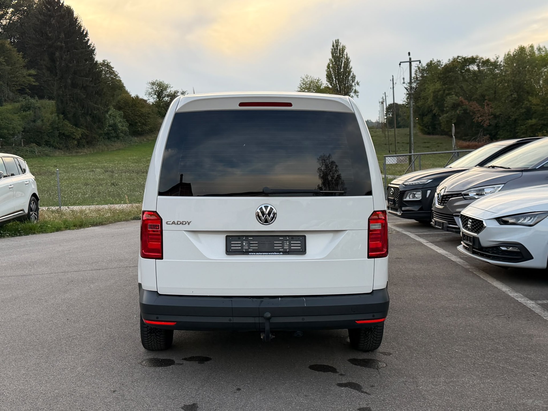 VW Caddy Maxi 2.0TDI BlueMotion Technology-image-5