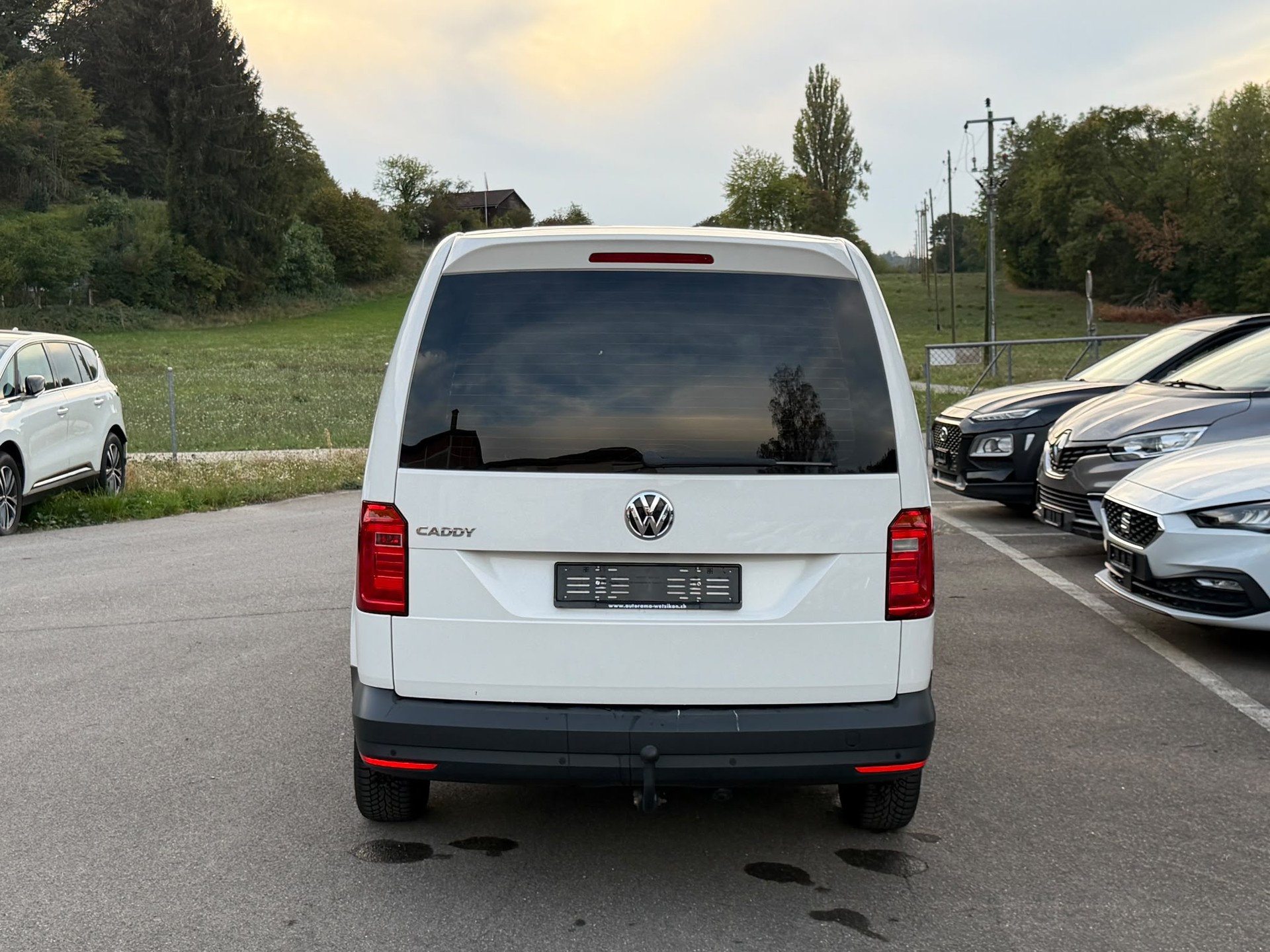 VW Caddy Maxi 2.0TDI BlueMotion Technology-image-8