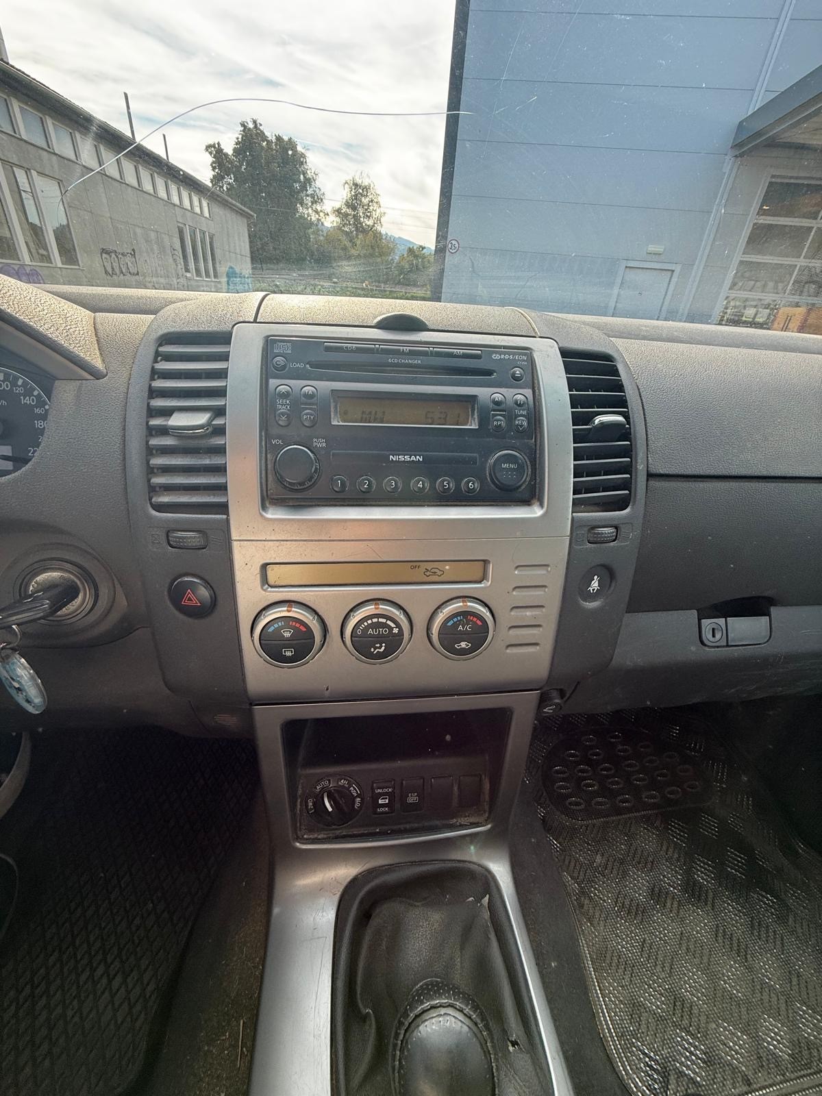 NISSAN Pathfinder 2.5 dCi XE-image-10