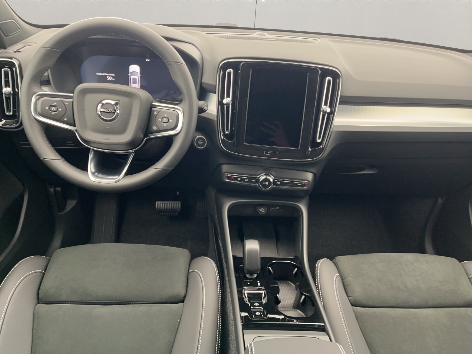 VOLVO XC40 2.0 B4 MH Black Edition-image-12