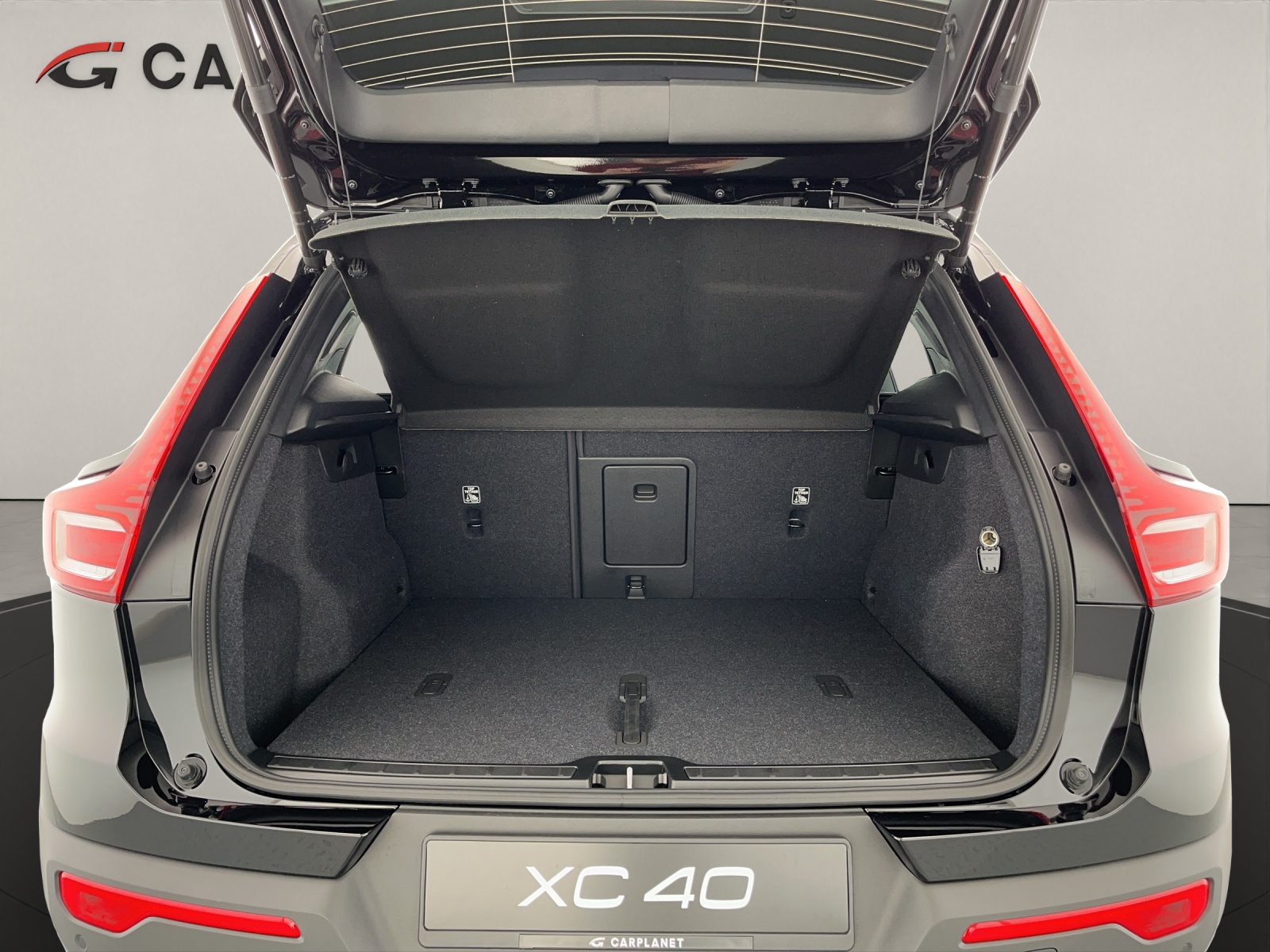VOLVO XC40 2.0 B4 MH Black Edition-image-5