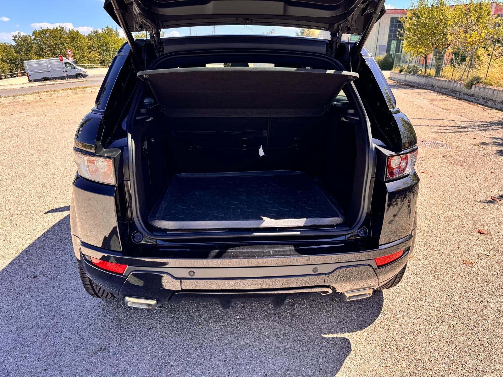 LAND ROVER 2.2 SD4 Dynamic-image-4
