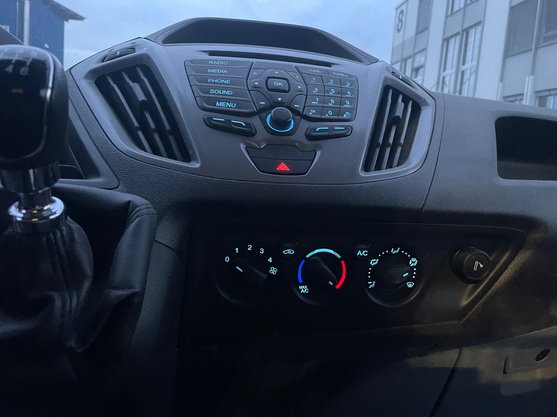 FORD Transit Custom Van 290 L1H1 Limited-image-9
