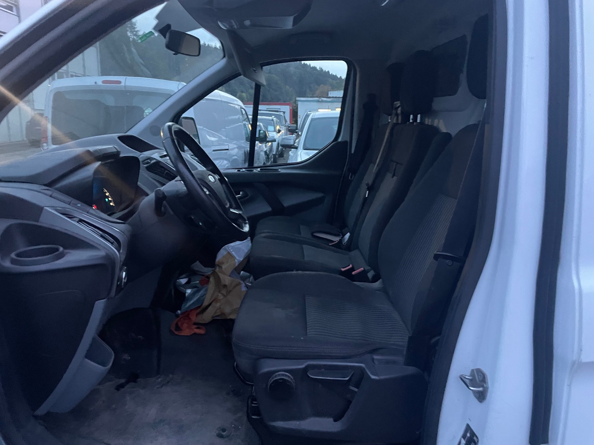 FORD Transit Custom Van 290 L1H1 Limited-image-10