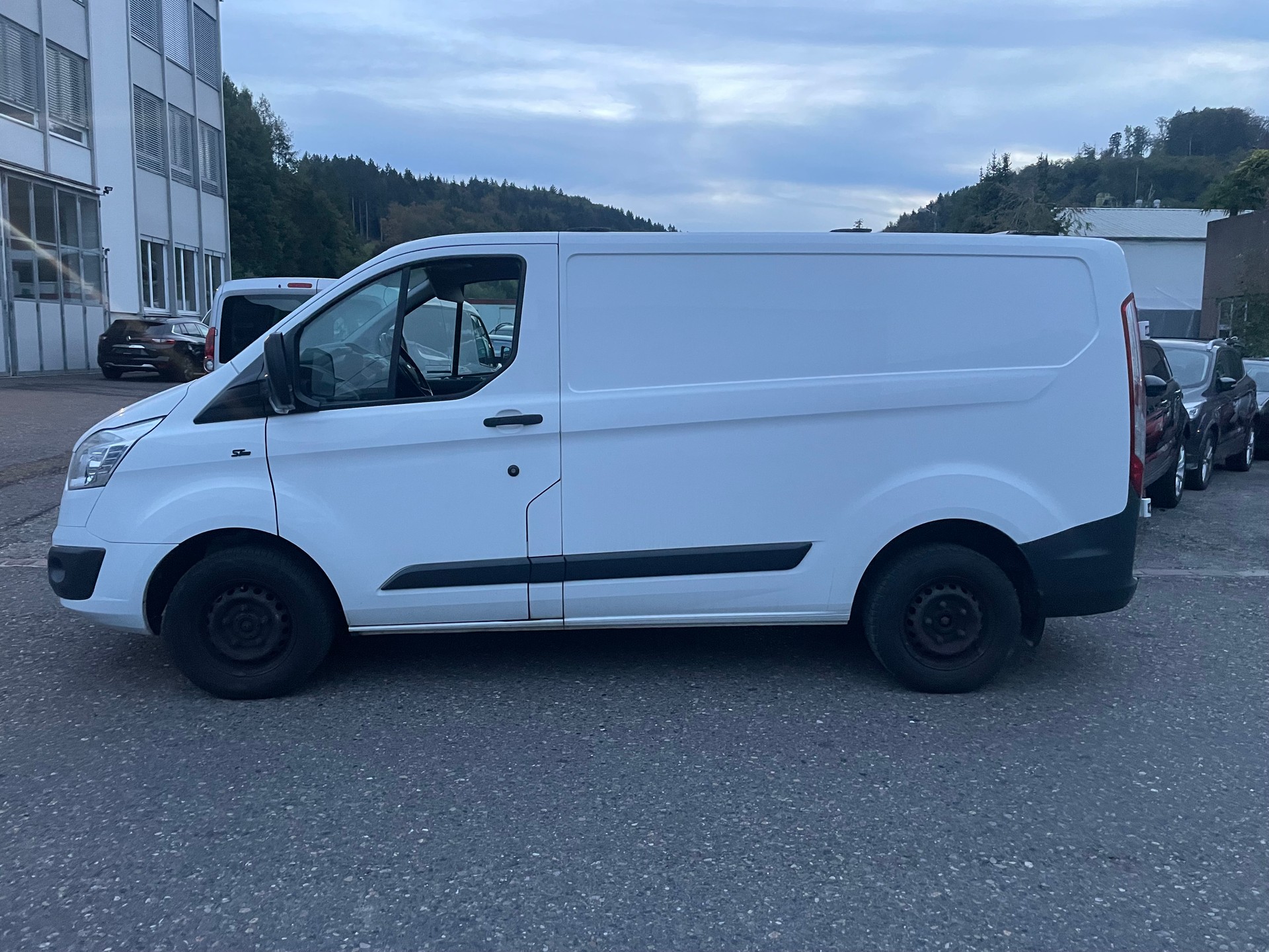 FORD Transit Custom Van 290 L1H1 Limited-image-3