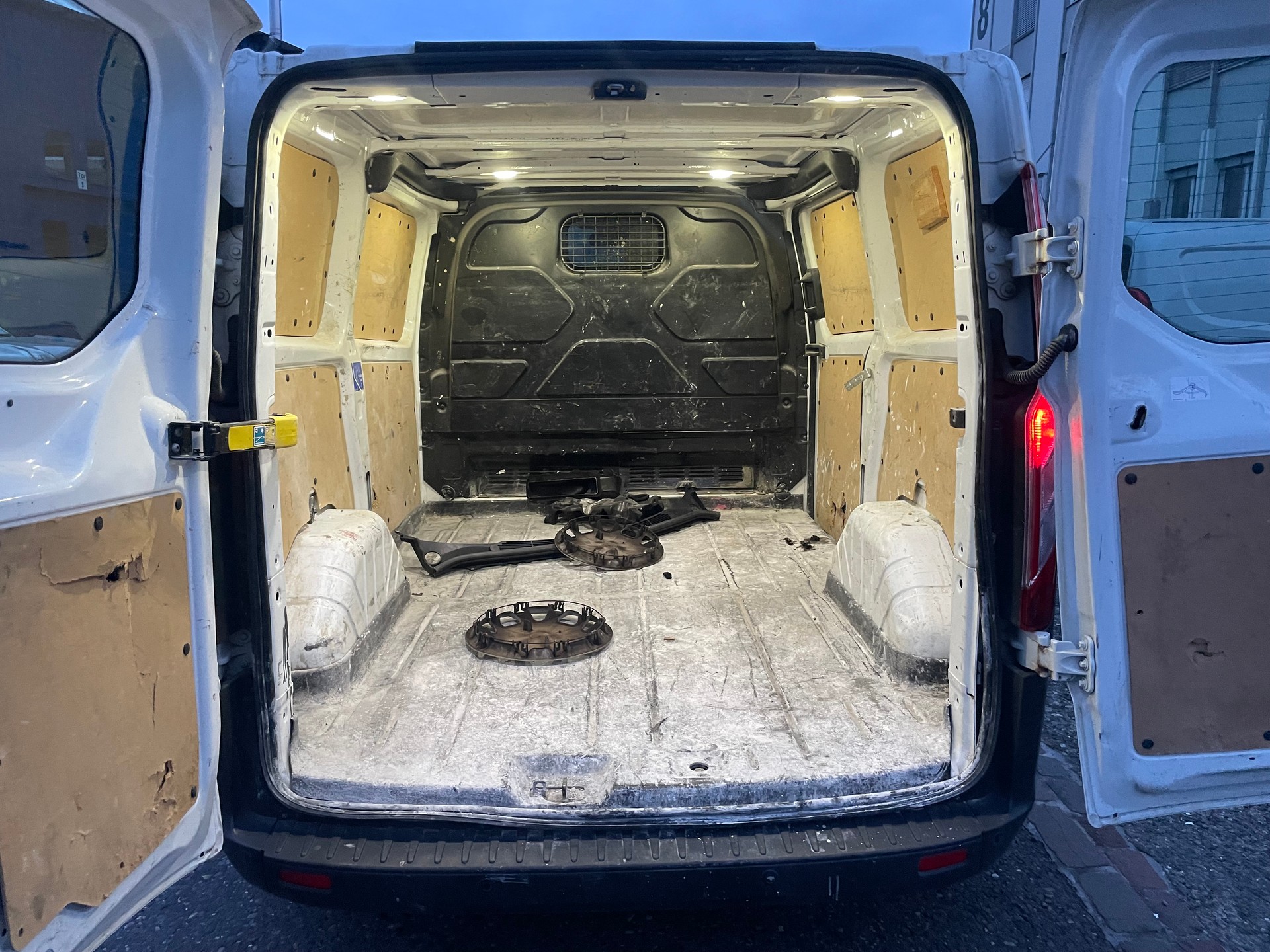 FORD Transit Custom Van 290 L1H1 Limited-image-11