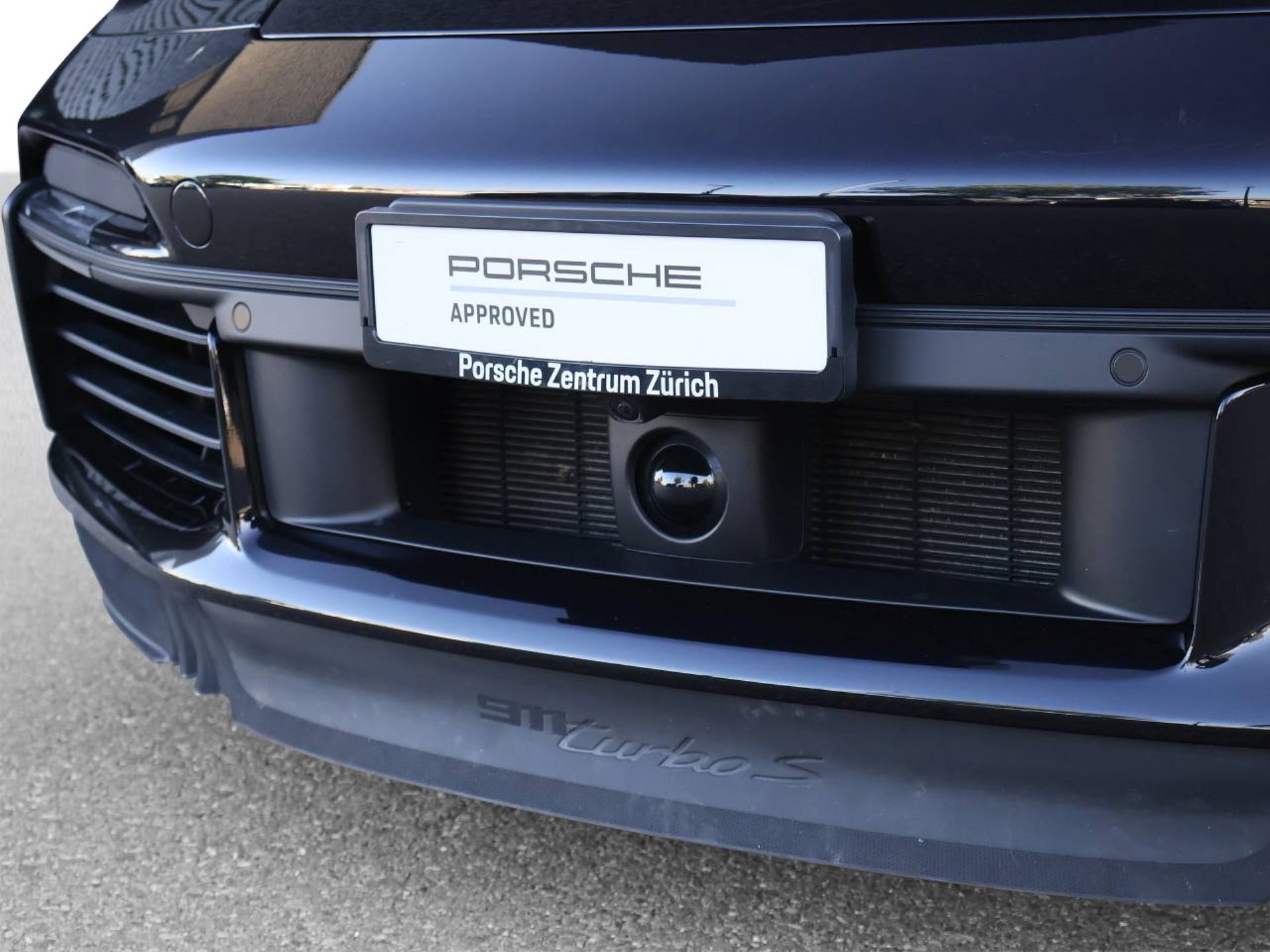PORSCHE 911 Turbo S-image-28