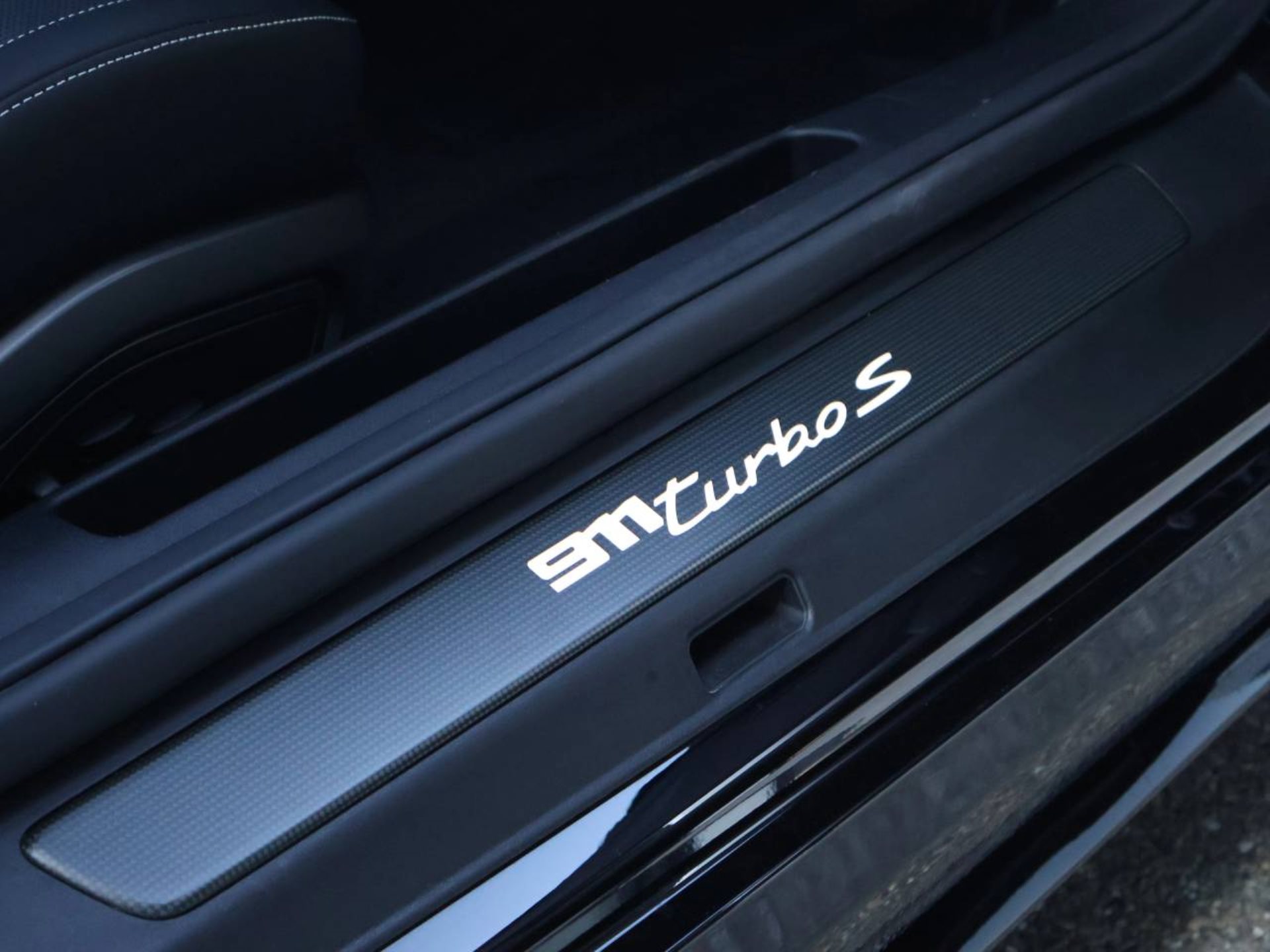 PORSCHE 911 Turbo S-image-22
