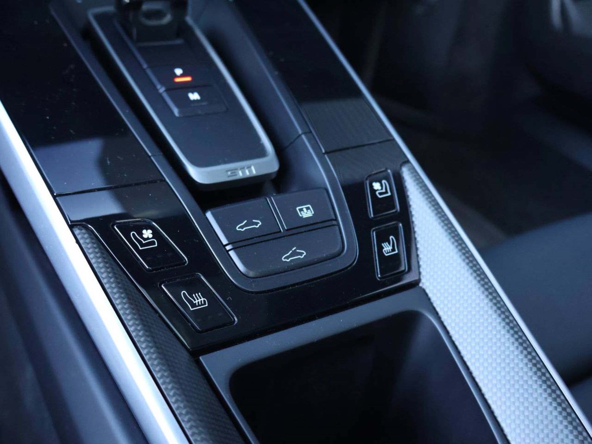 PORSCHE 911 Turbo S-image-18