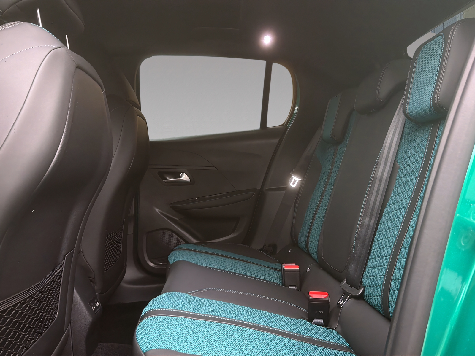 PEUGEOT 208 1.2 Hybrid ENVY Sondermodell-image-15