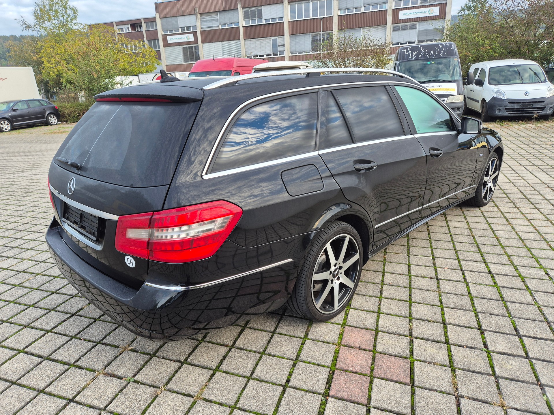 MERCEDES-BENZ E 250 CDI BlueEfficiency 4Matic 7G-Tronic-image-5