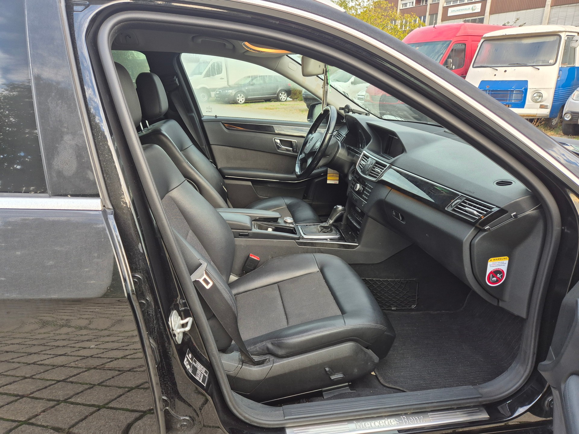 MERCEDES-BENZ E 250 CDI BlueEfficiency 4Matic 7G-Tronic-image-11