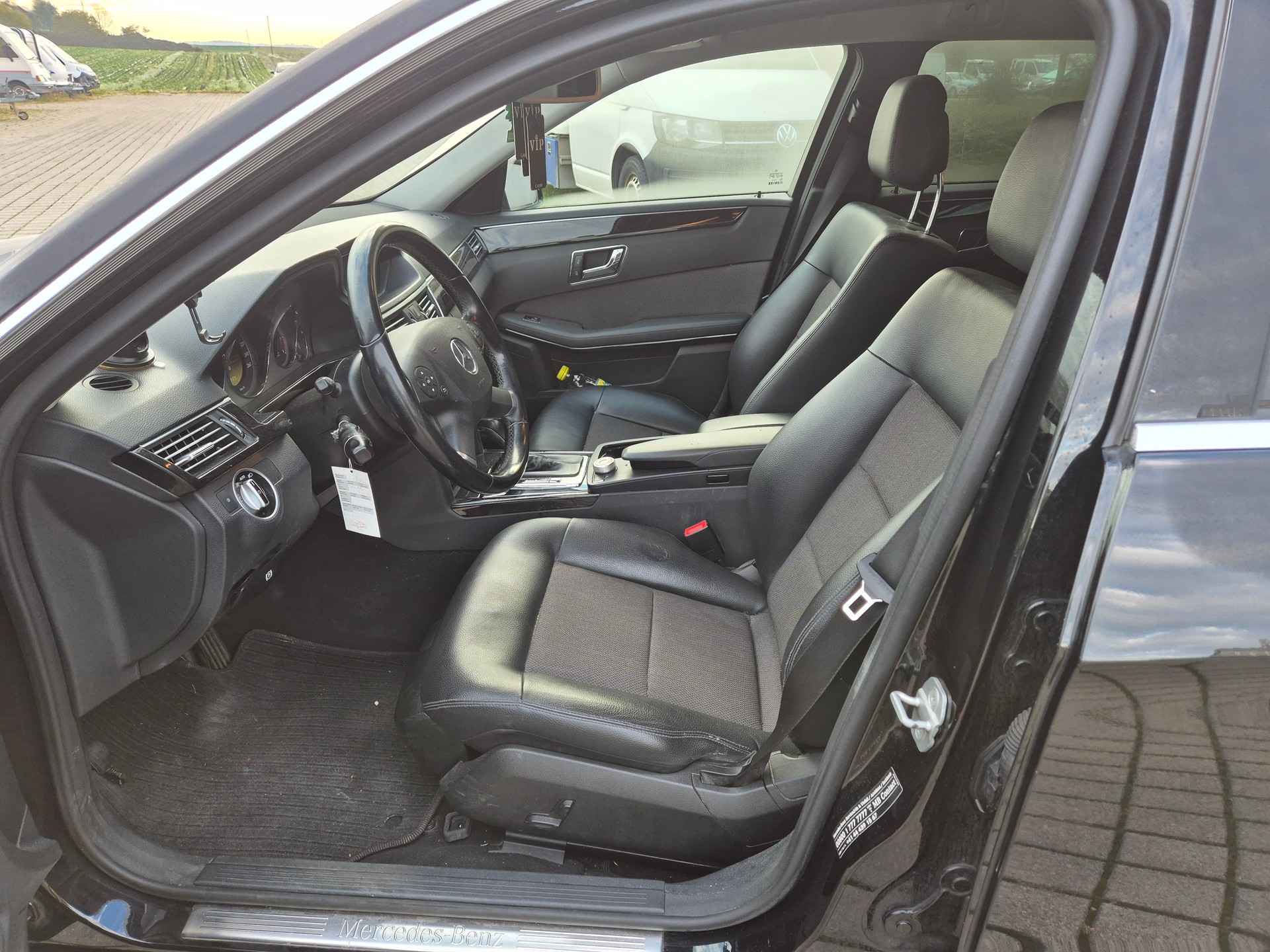 MERCEDES-BENZ E 250 CDI BlueEfficiency 4Matic 7G-Tronic-image-10