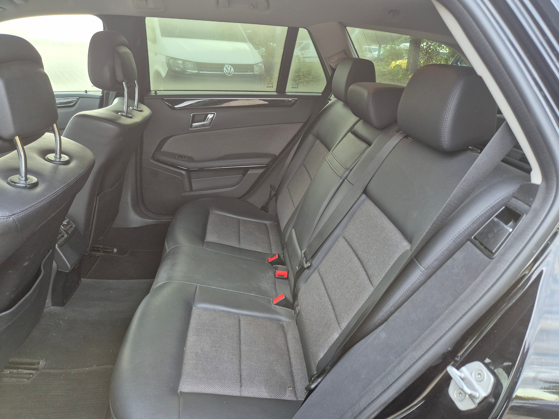 MERCEDES-BENZ E 250 CDI BlueEfficiency 4Matic 7G-Tronic-image-12