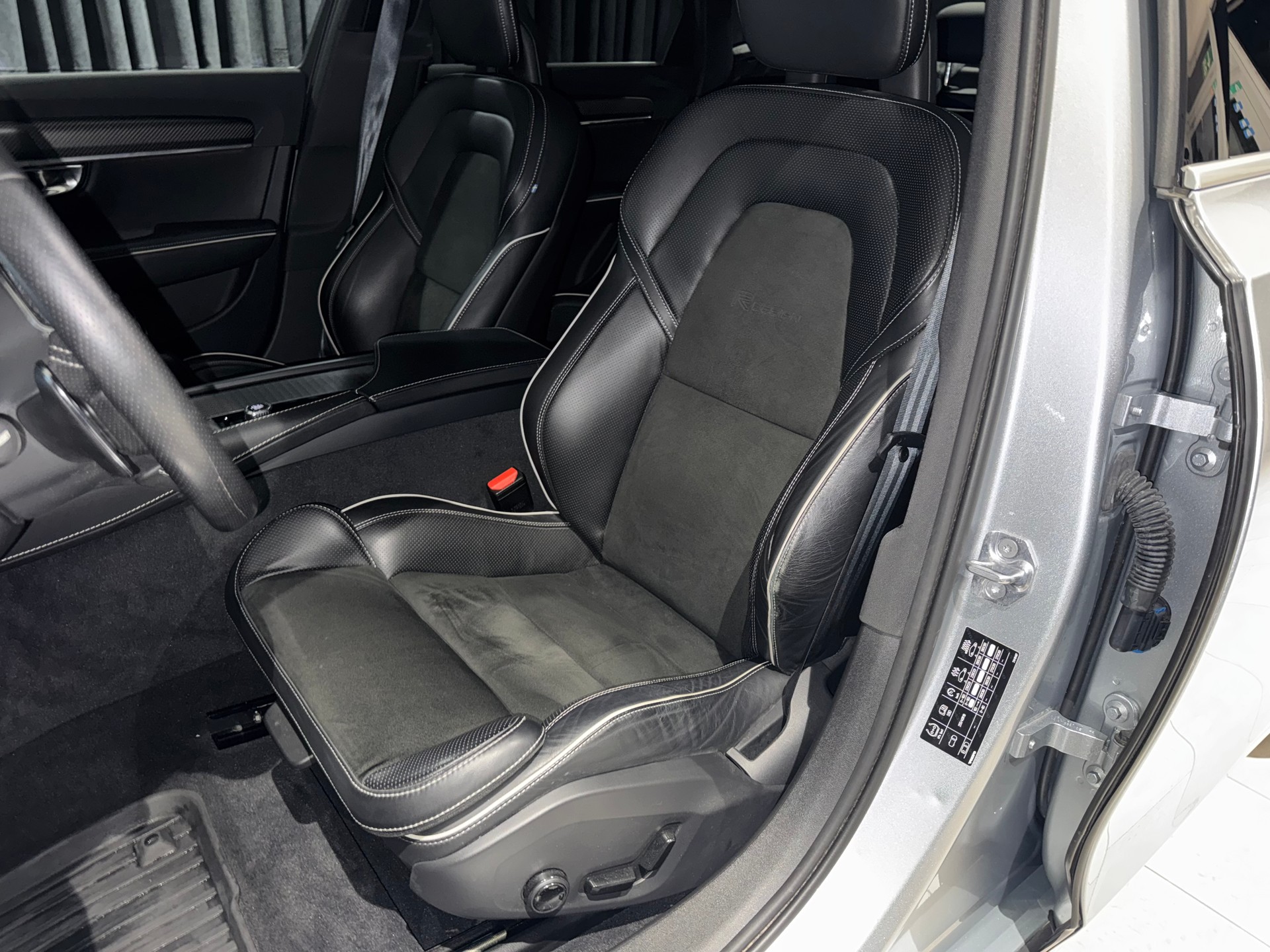 VOLVO S90 T6 AWD R-Design Geartronic I CH I 1.Hand I-image-16