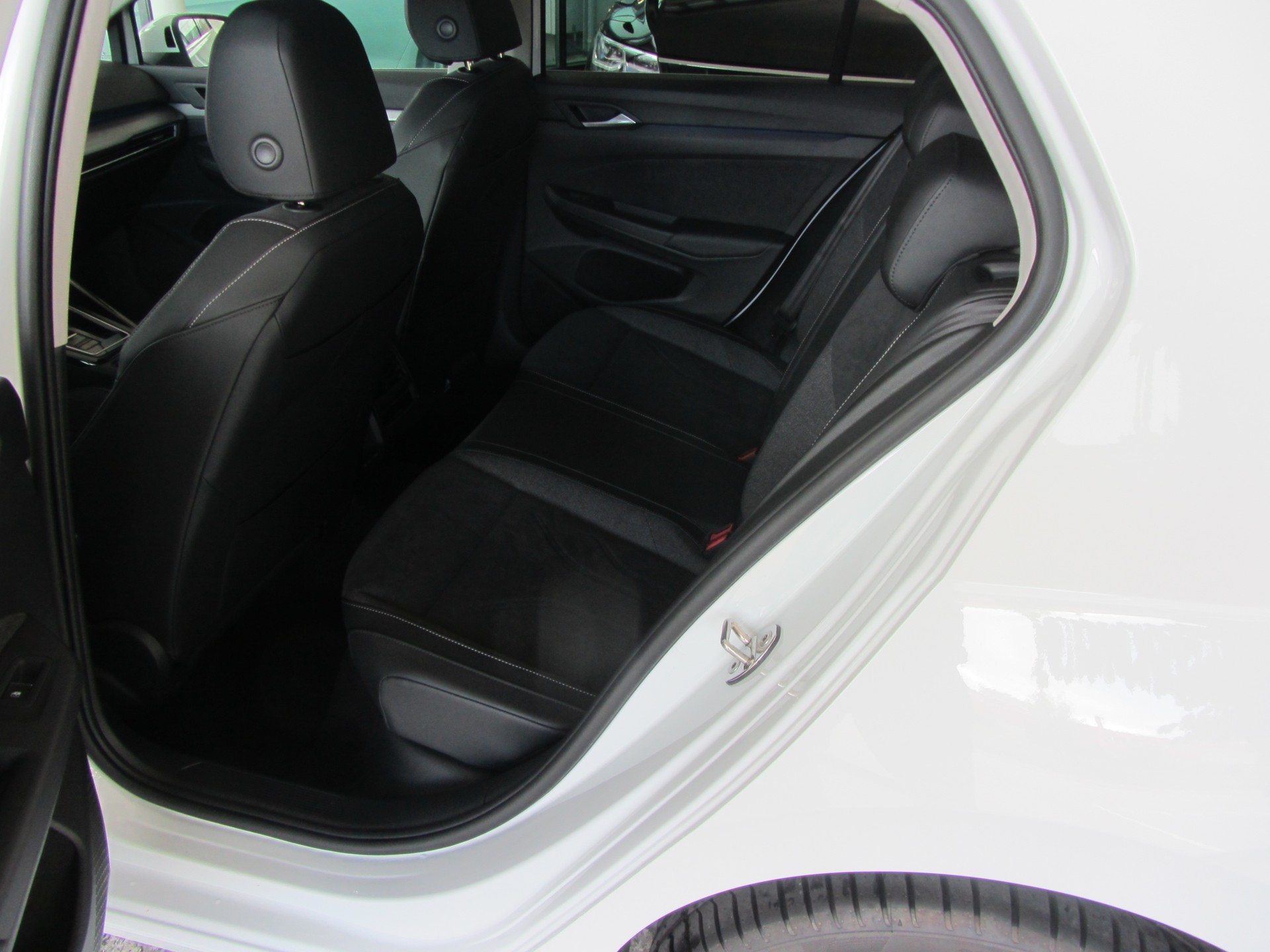 VW Golf 1.5 TSI PHEV Life-image-5