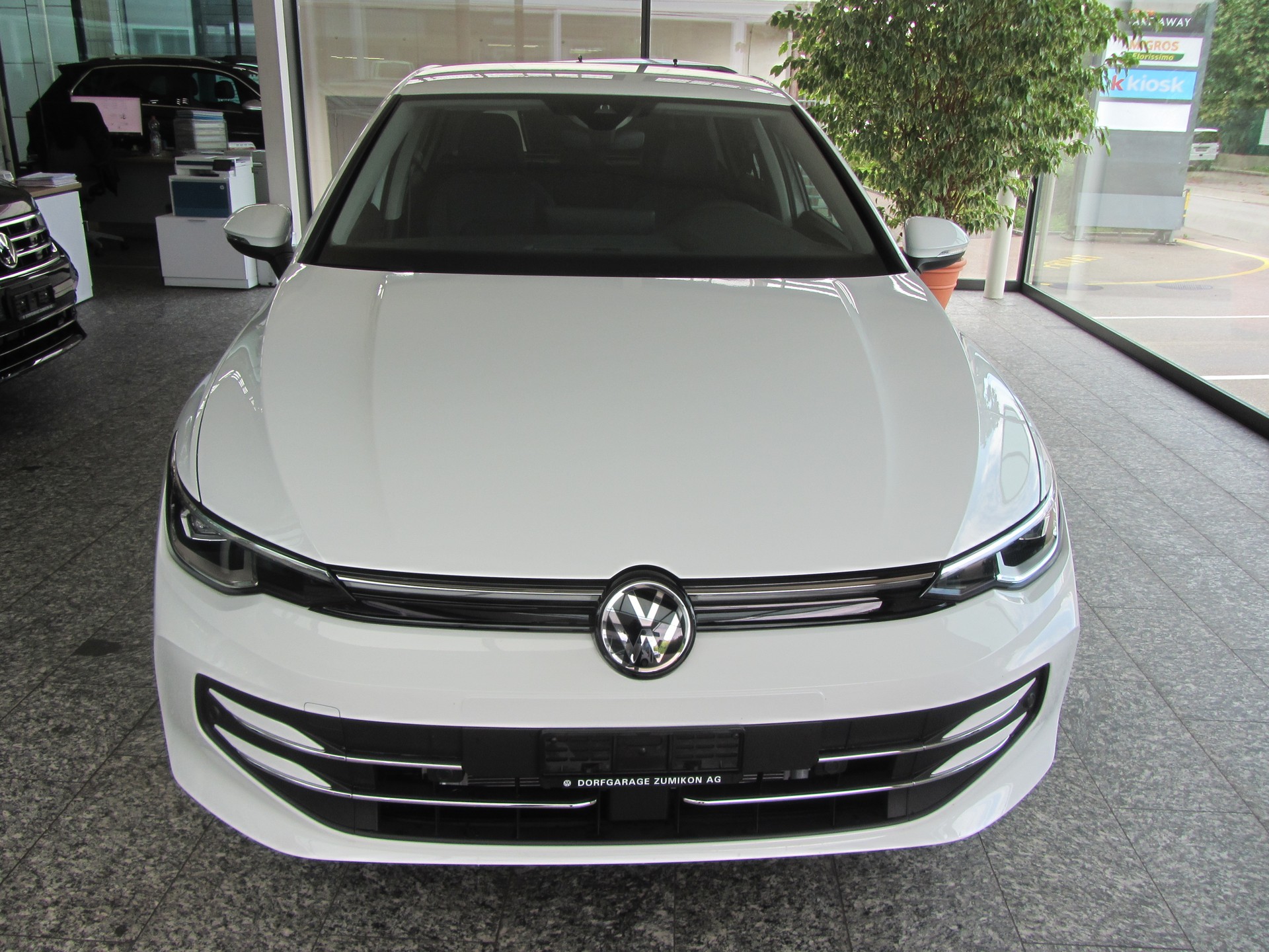 VW Golf 1.5 TSI PHEV Life-image-2