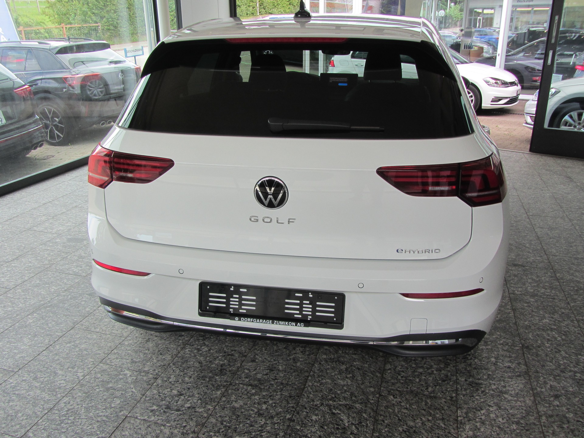 VW Golf 1.5 TSI PHEV Life-image-3