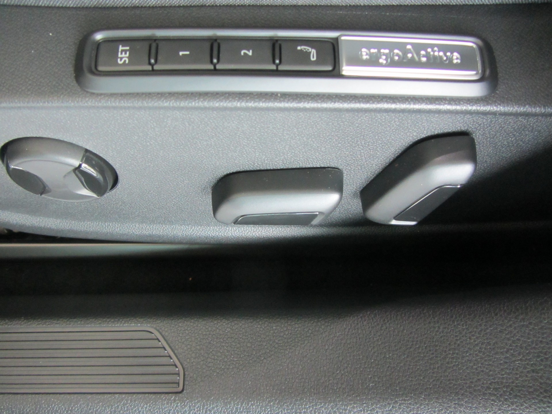 VW Golf 1.5 TSI PHEV Life-image-8