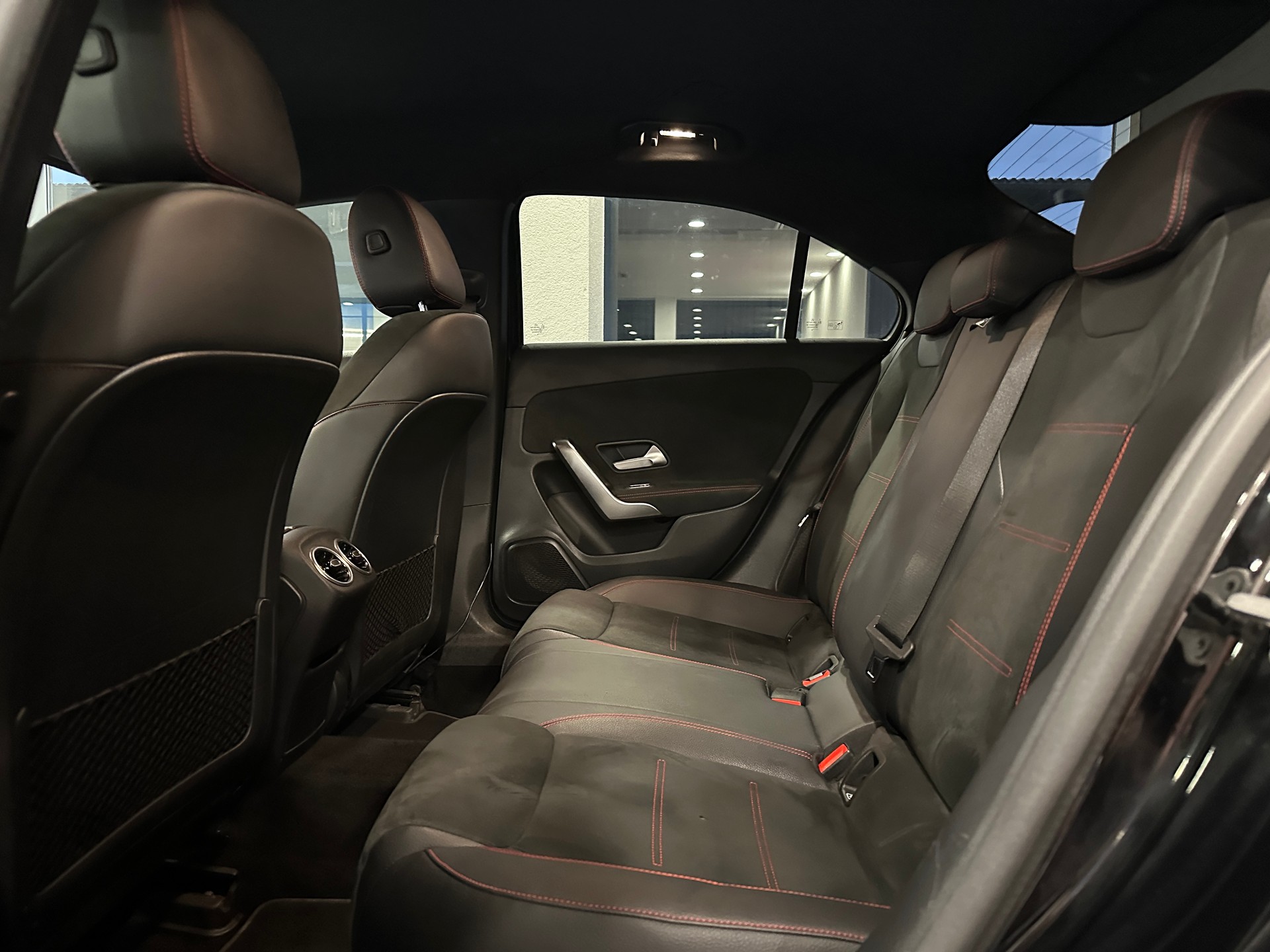 MERCEDES-BENZ A 180 AMG Line 7G-DCT-image-14