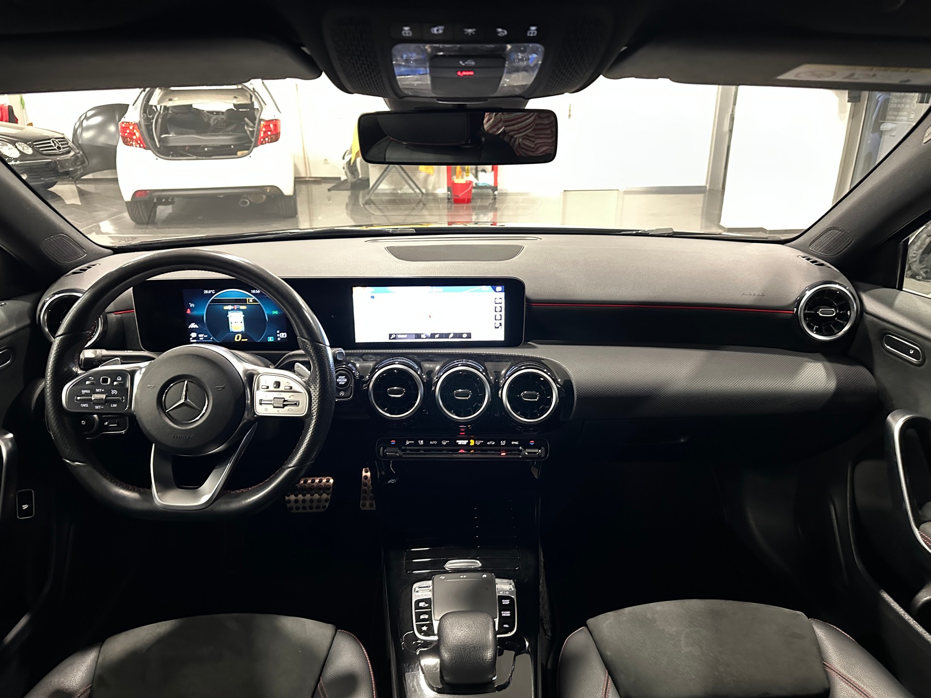 MERCEDES-BENZ A 180 AMG Line 7G-DCT-image-1