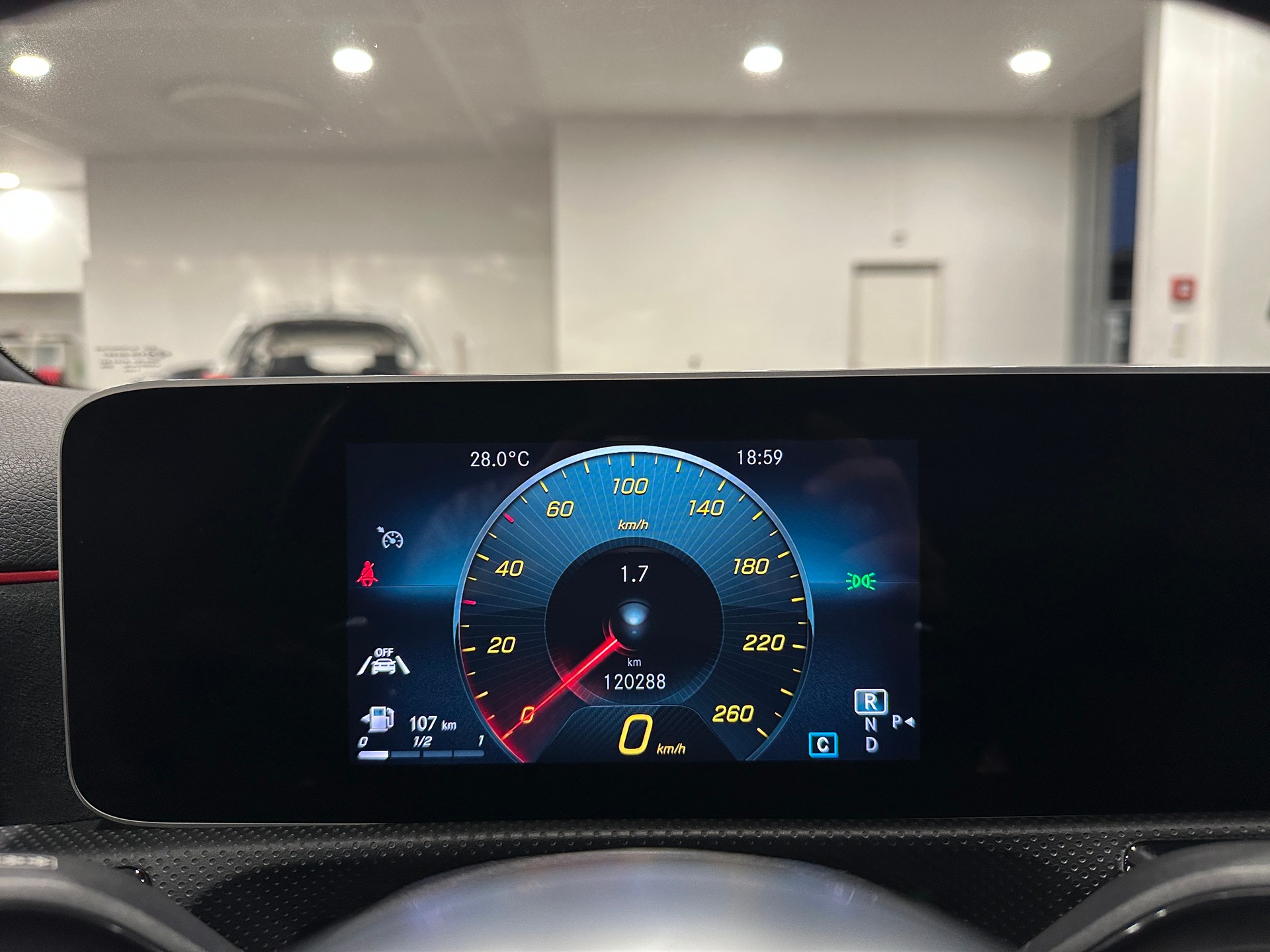 MERCEDES-BENZ A 180 AMG Line 7G-DCT-image-24