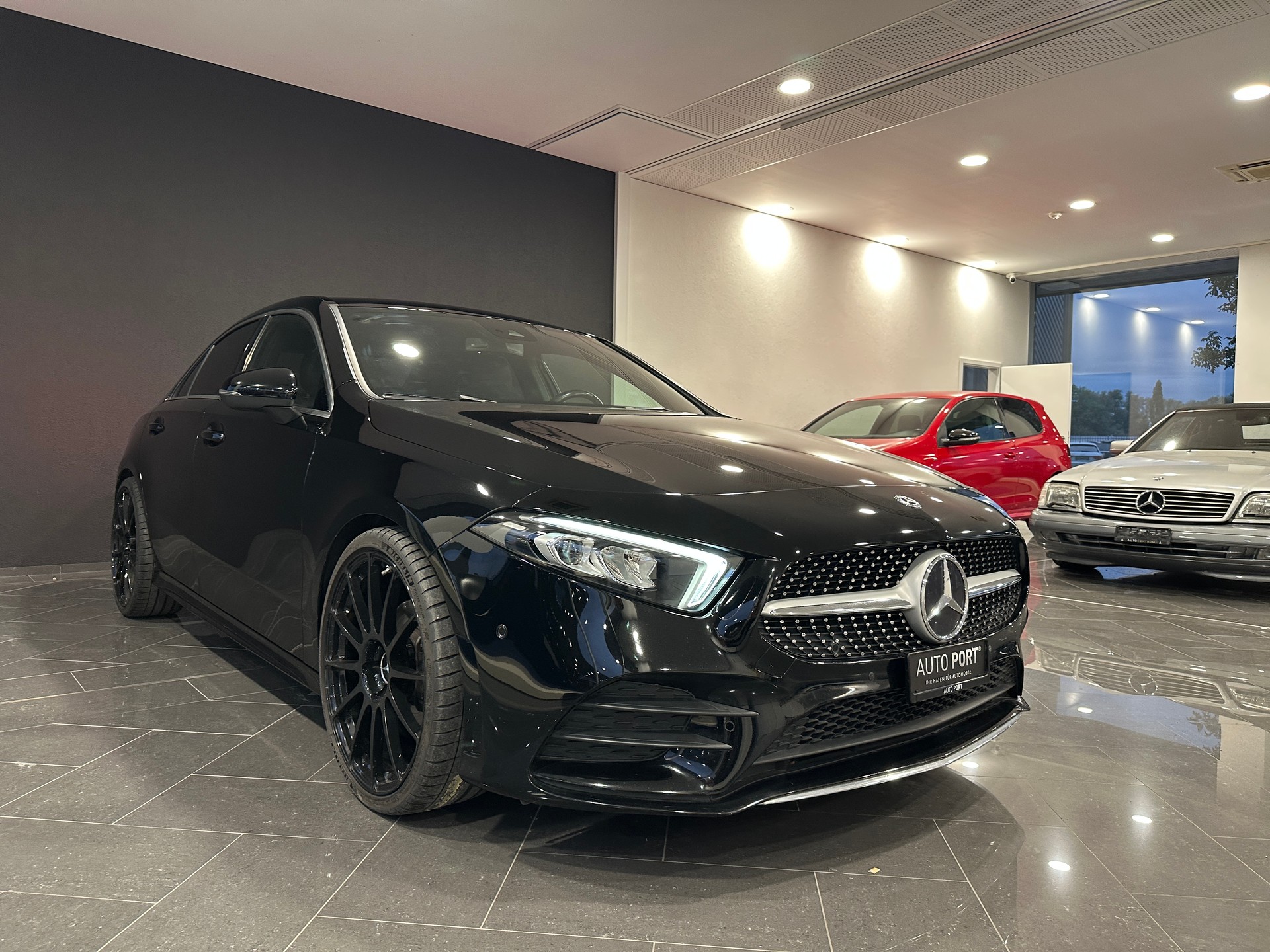 MERCEDES-BENZ A 180 AMG Line 7G-DCT-image-3