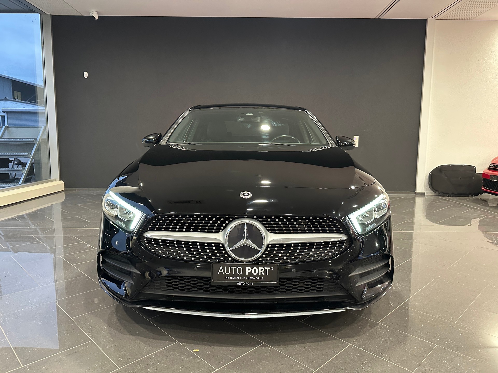 MERCEDES-BENZ A 180 AMG Line 7G-DCT-image-2