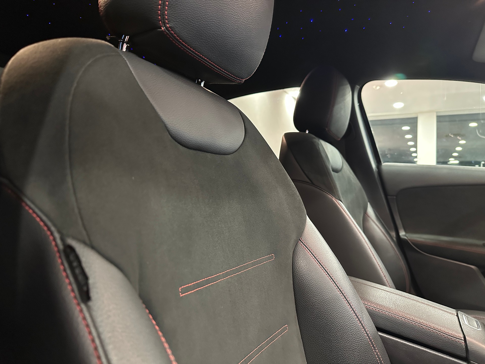 MERCEDES-BENZ A 180 AMG Line 7G-DCT-image-13