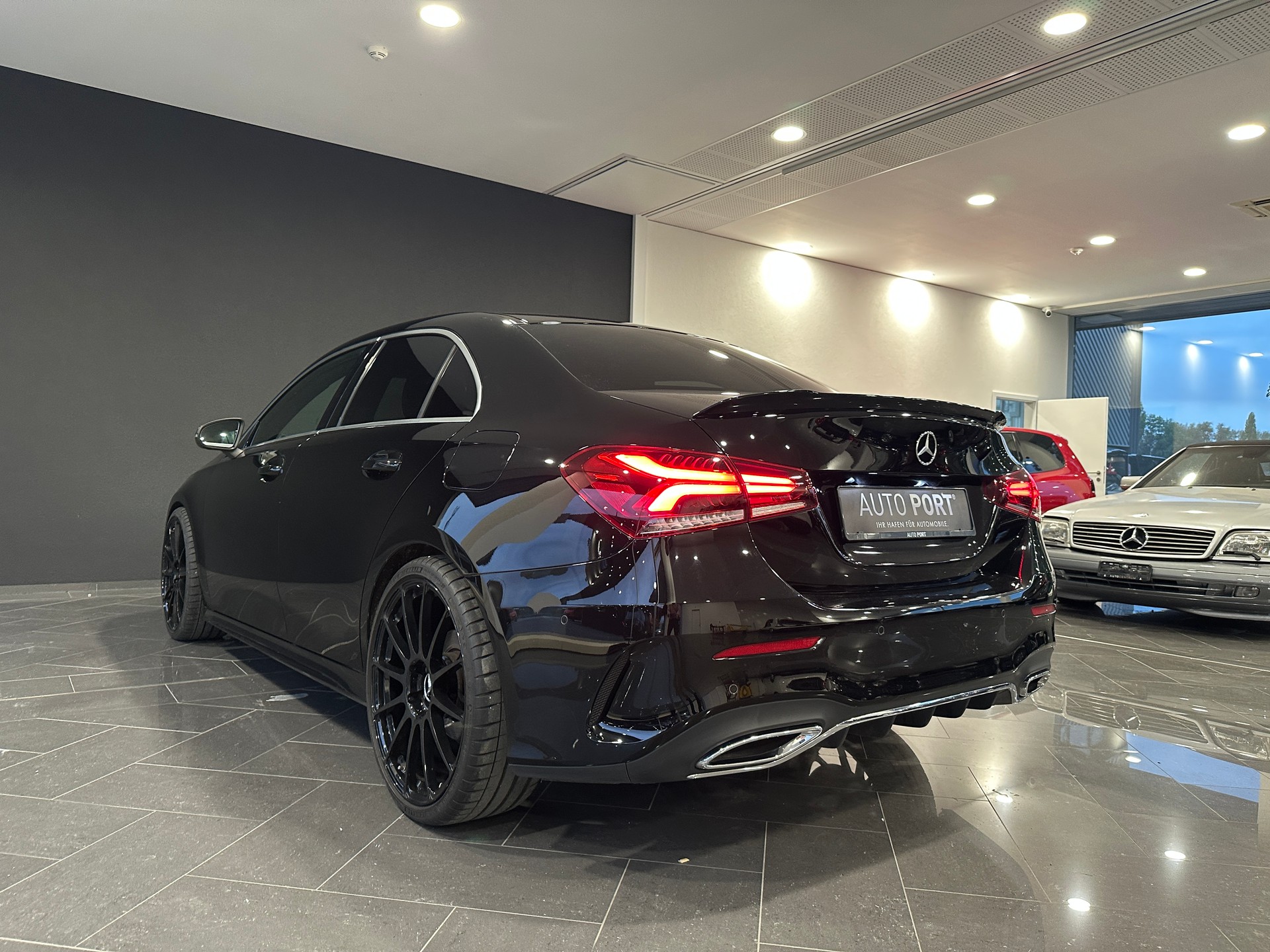 MERCEDES-BENZ A 180 AMG Line 7G-DCT-image-7