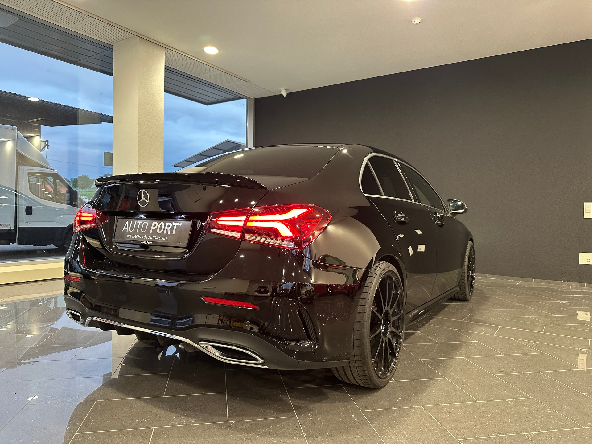 MERCEDES-BENZ A 180 AMG Line 7G-DCT-image-10