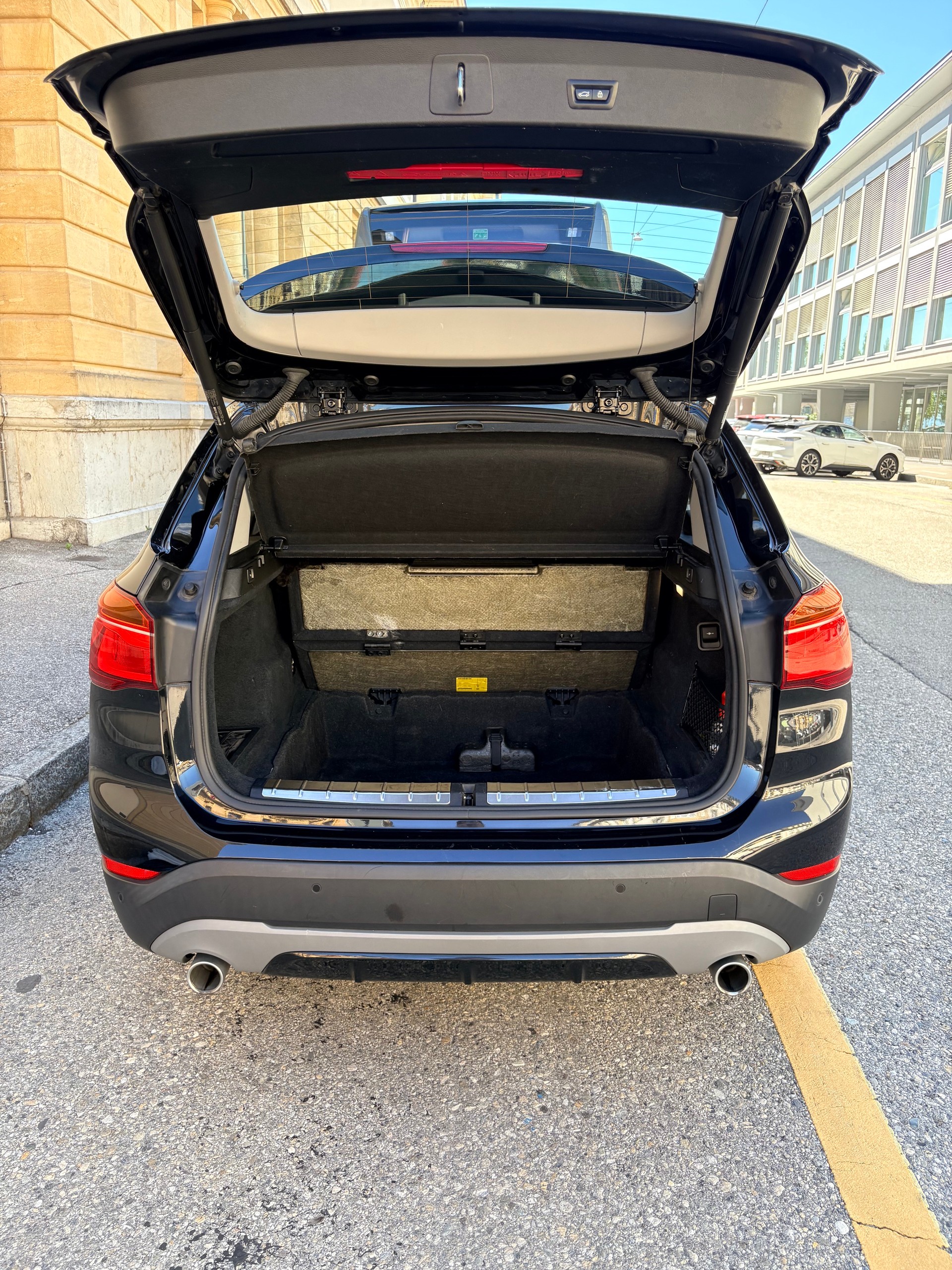 BMW 18d xDrive-image-10