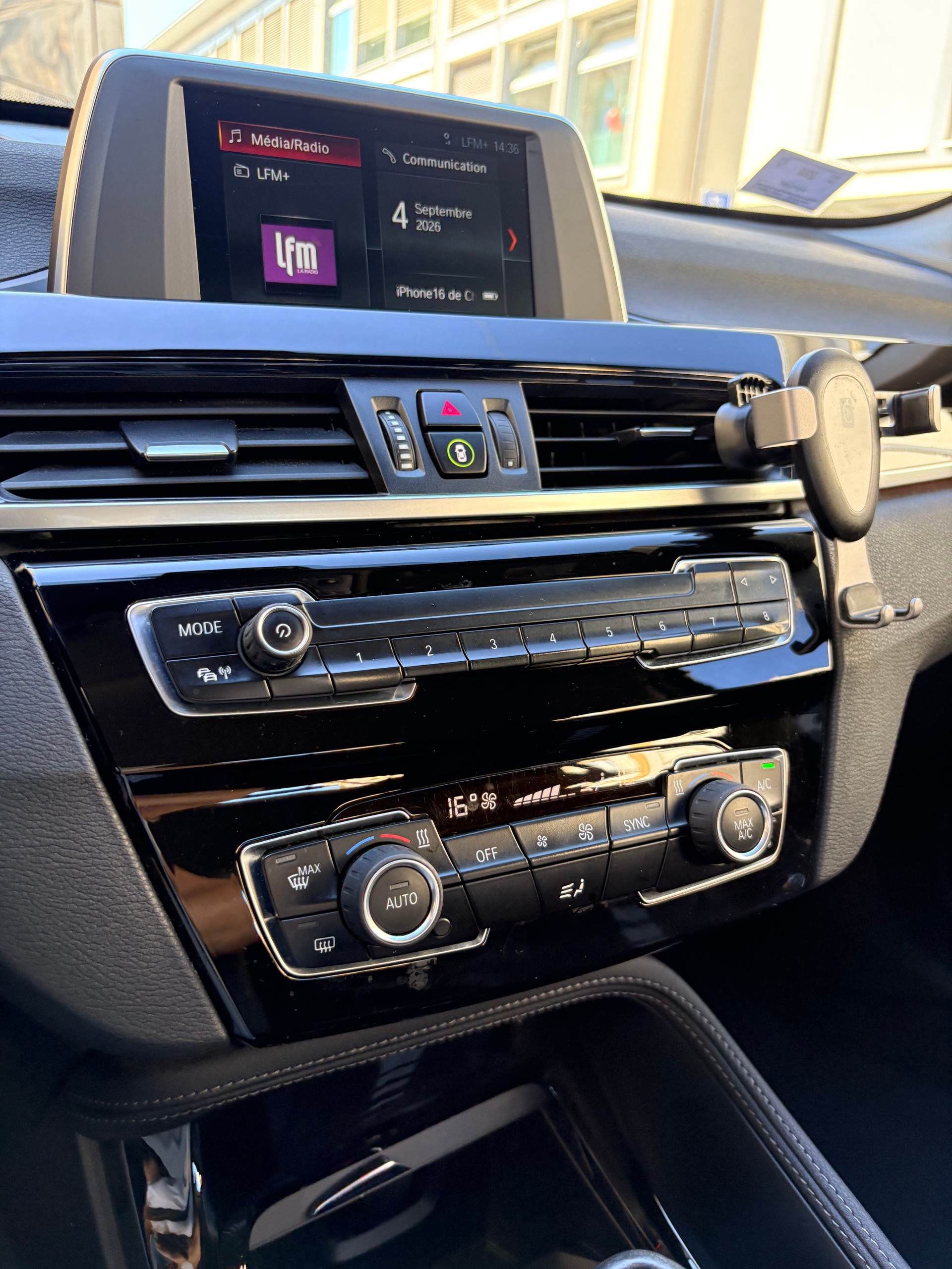 BMW 18d xDrive-image-6